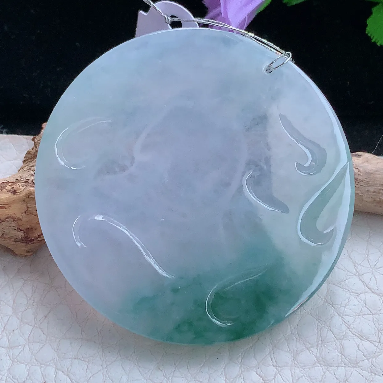 xqa实拍51.2*6缅甸翡翠冰透飘花观音玉坠