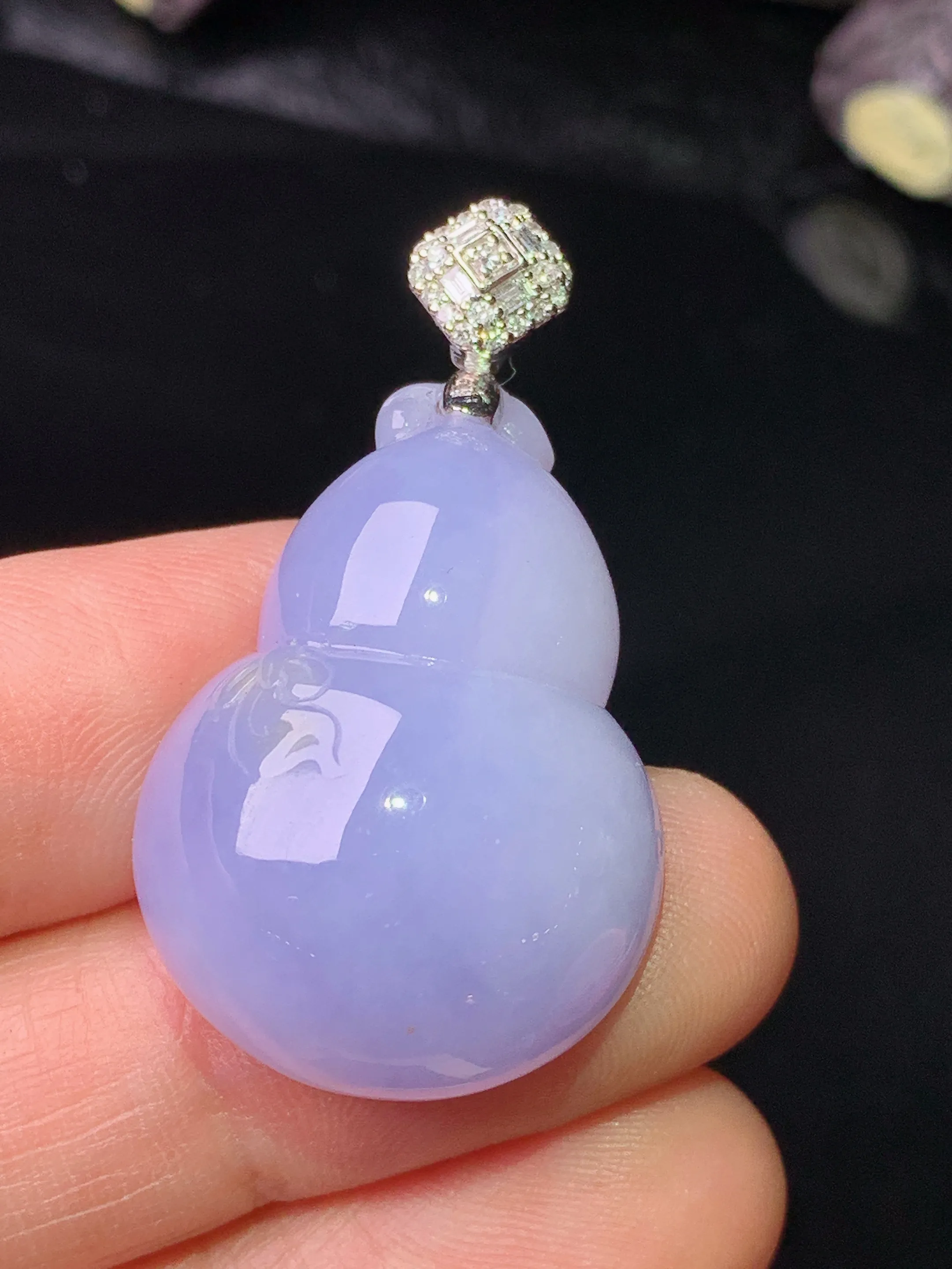 18k金钻镶嵌紫罗兰葫芦吊坠 玉质细腻 色泽清新艳丽 整体尺寸36.5*20.5*9.7