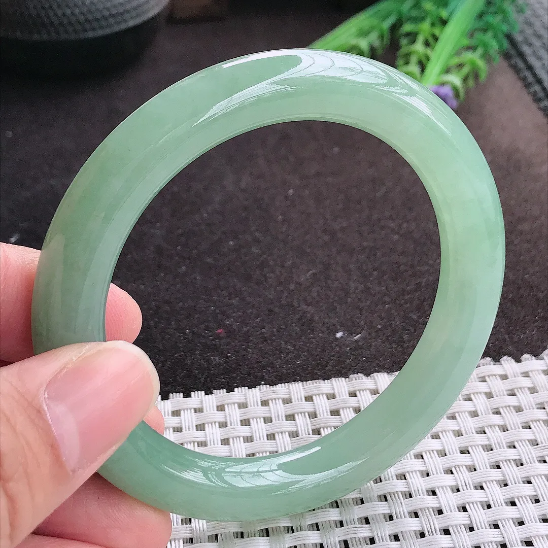 实拍A货翡翠56/10.1/10.2老坑冰胶水灵冰晴满绿圆条手镯玉镯手环