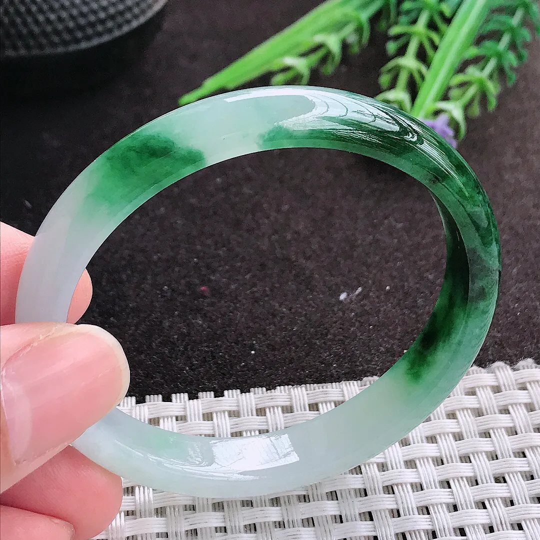 实拍A货翡翠53.5/48.5/9.8/6.3老坑冰胶水灵飘花贵妃手镯宽边玉镯手环