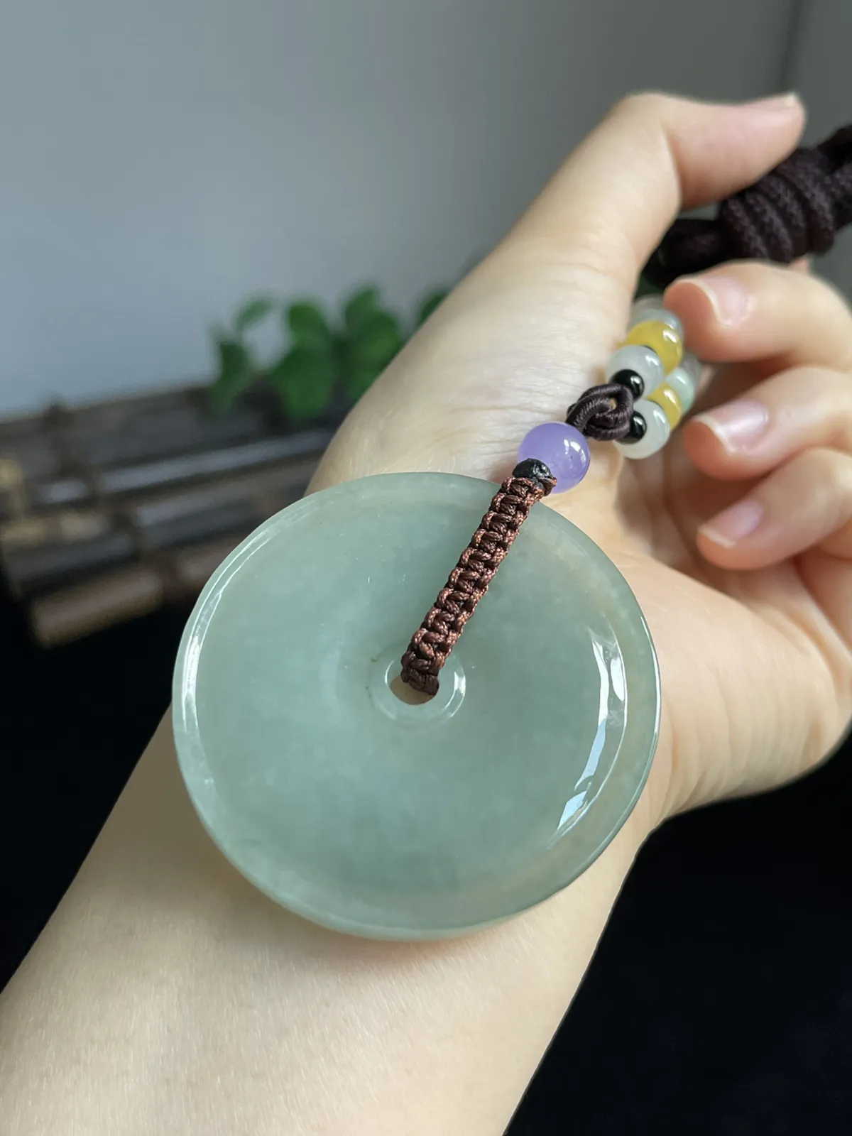 翡翠冰糯种淡绿色平安扣，配珠未测