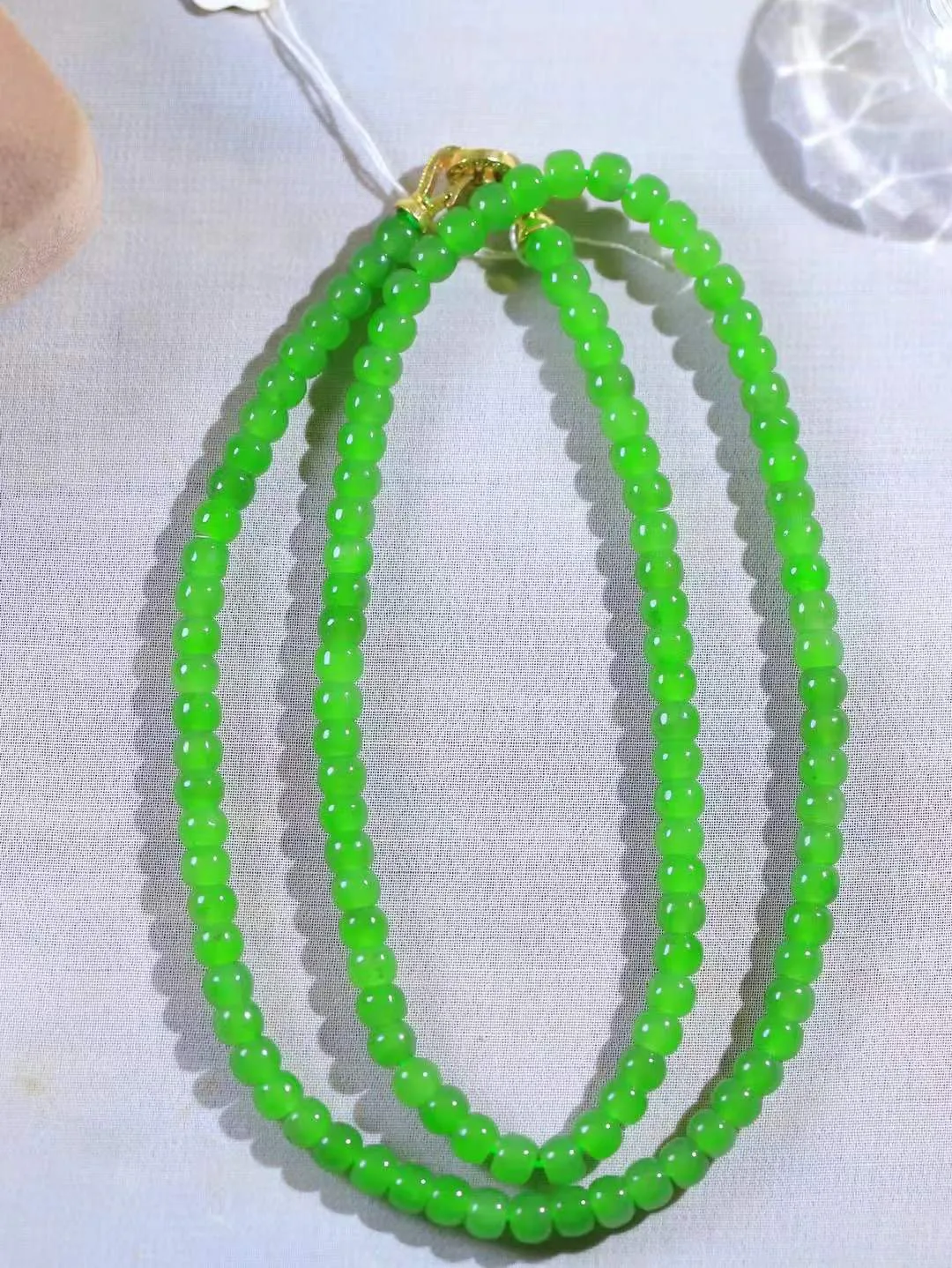 （老型珠.项链）

精品和田玉碧玉老型珠项链 玉质温润细腻 佩戴舒适。间关莺语花底滑，一生美好时光