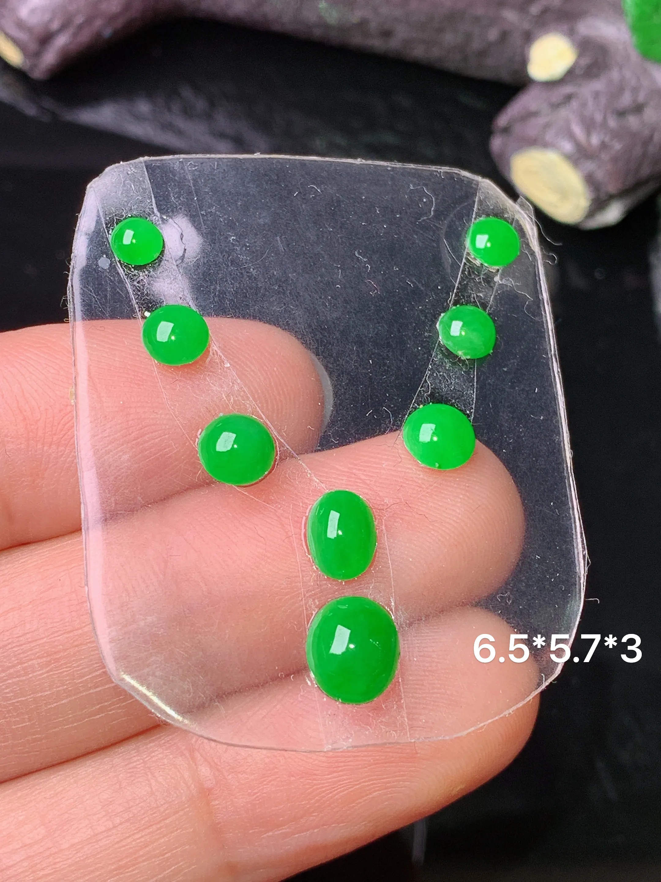 镶嵌款 满绿蛋面 玉质细腻 色泽清新艳丽 整体尺寸6.5*5.7*3