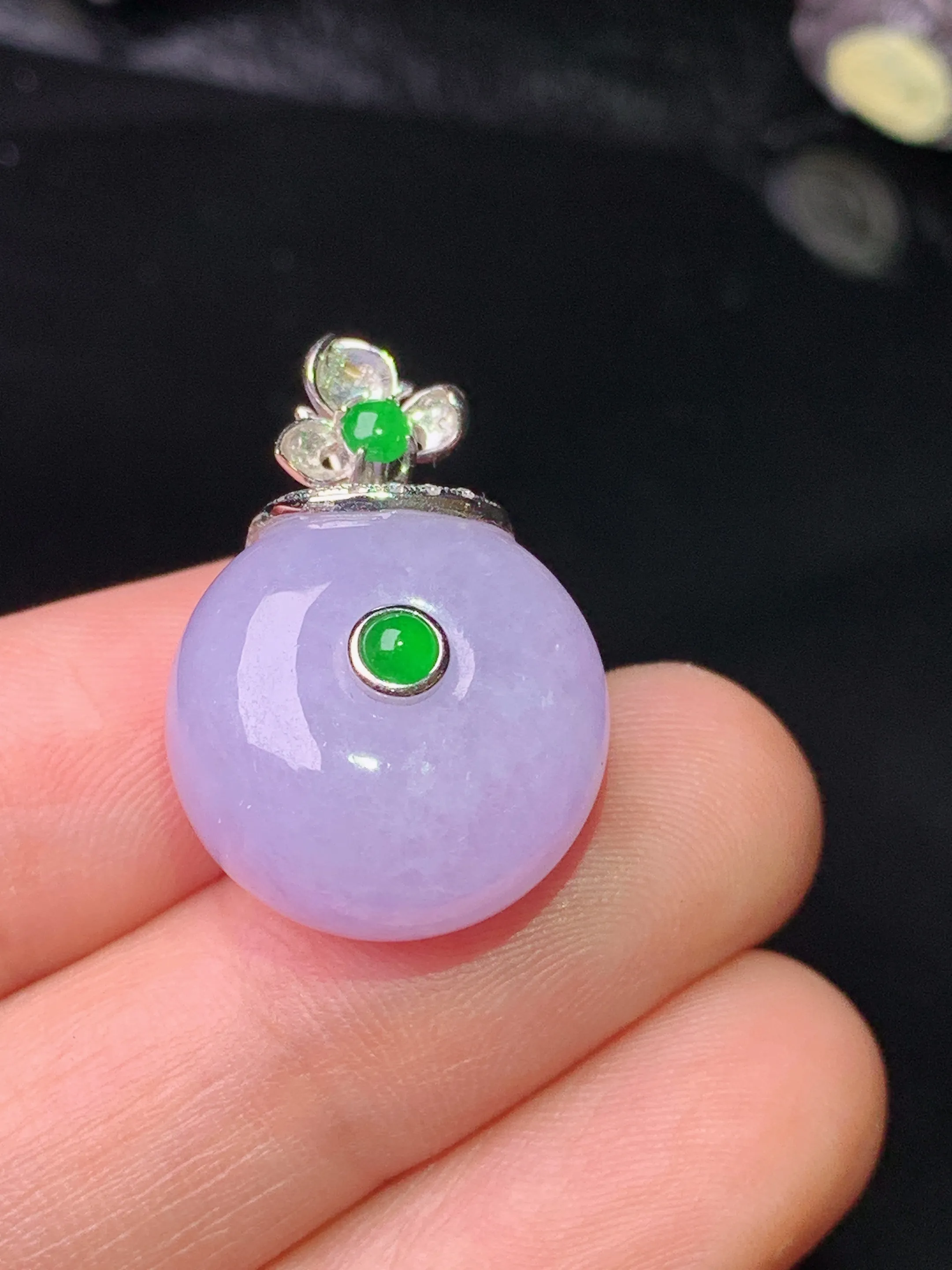 18k金镶嵌紫罗兰平安扣吊坠 玉质细腻 色泽清新艳丽 整体尺寸24.5*17*11.6