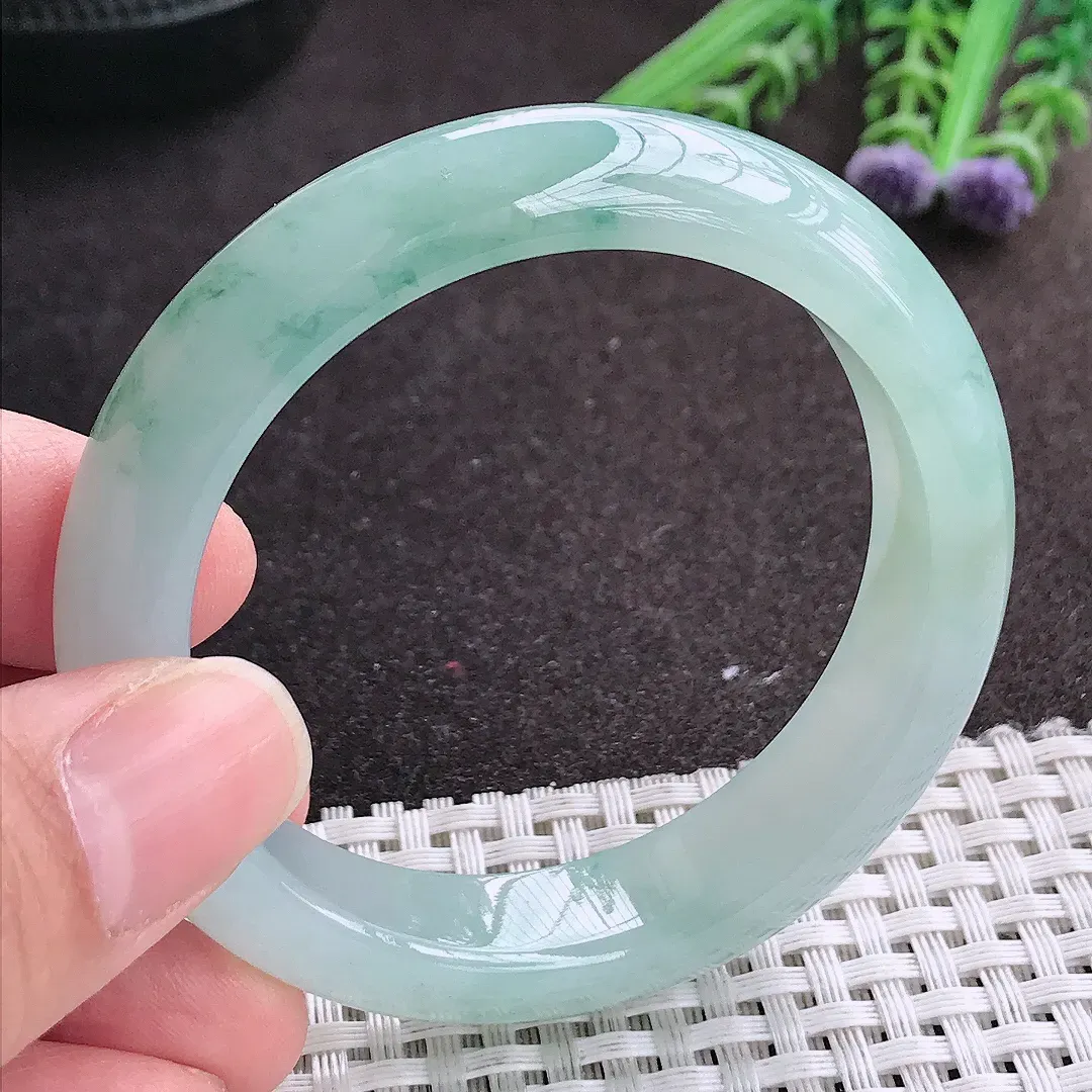 实拍A货翡翠51.5/12.2/8.2小圈口老坑冰胶果冻飘蓝花手镯宽边玉镯手环