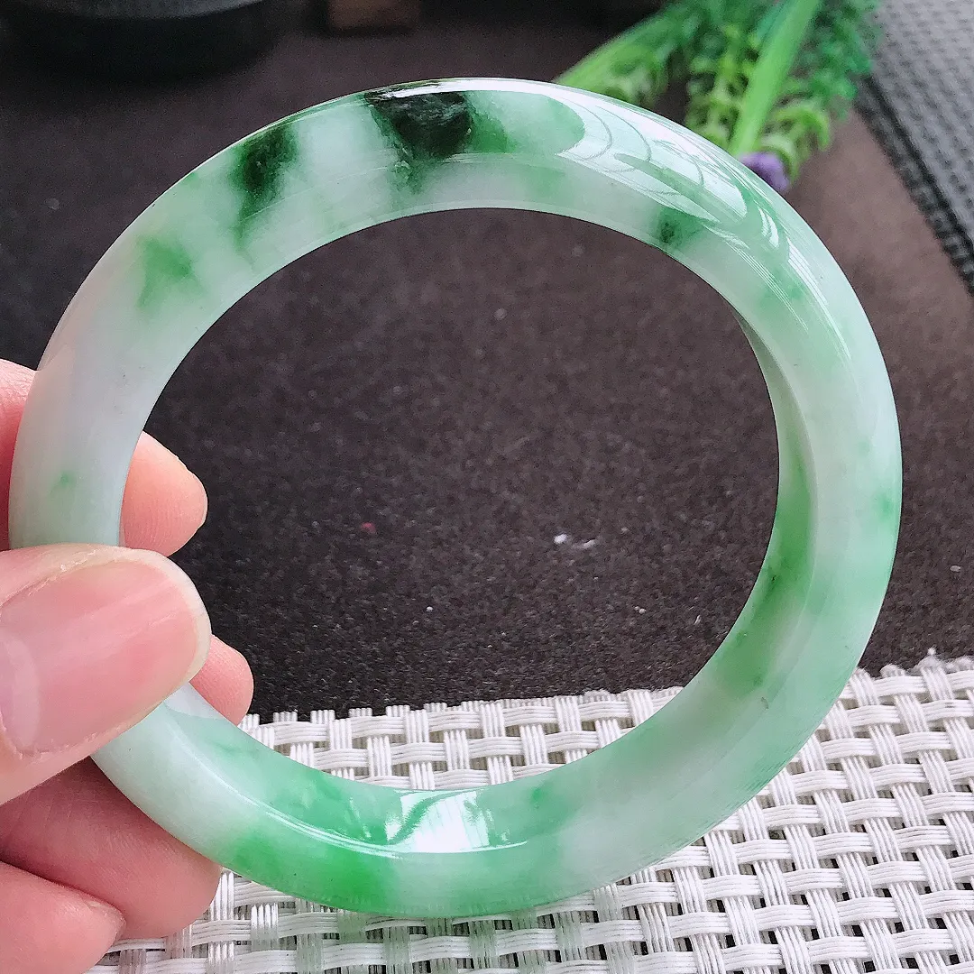 实拍A货翡翠60.5/12.6/9.5老坑精美冰润飘绿手镯大圈口宽边玉镯手环