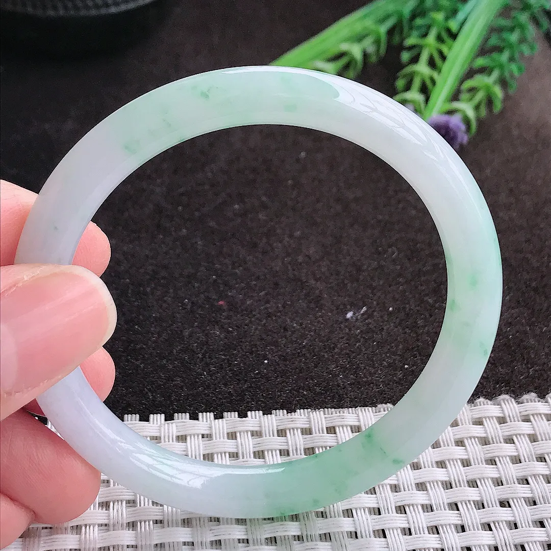 实拍A货翡翠54/7.3/7.6老坑冰润水灵飘绿花圆条手镯宽边玉镯手环