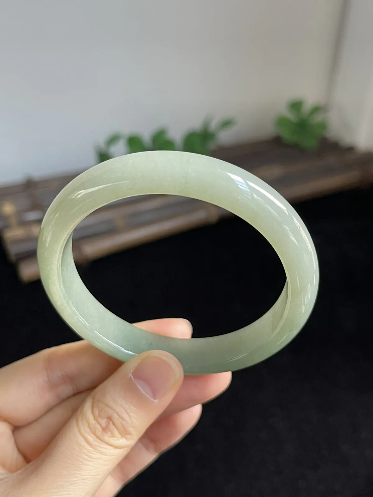 正圈55.8圈口，翡翠冰糯种黄色手镯