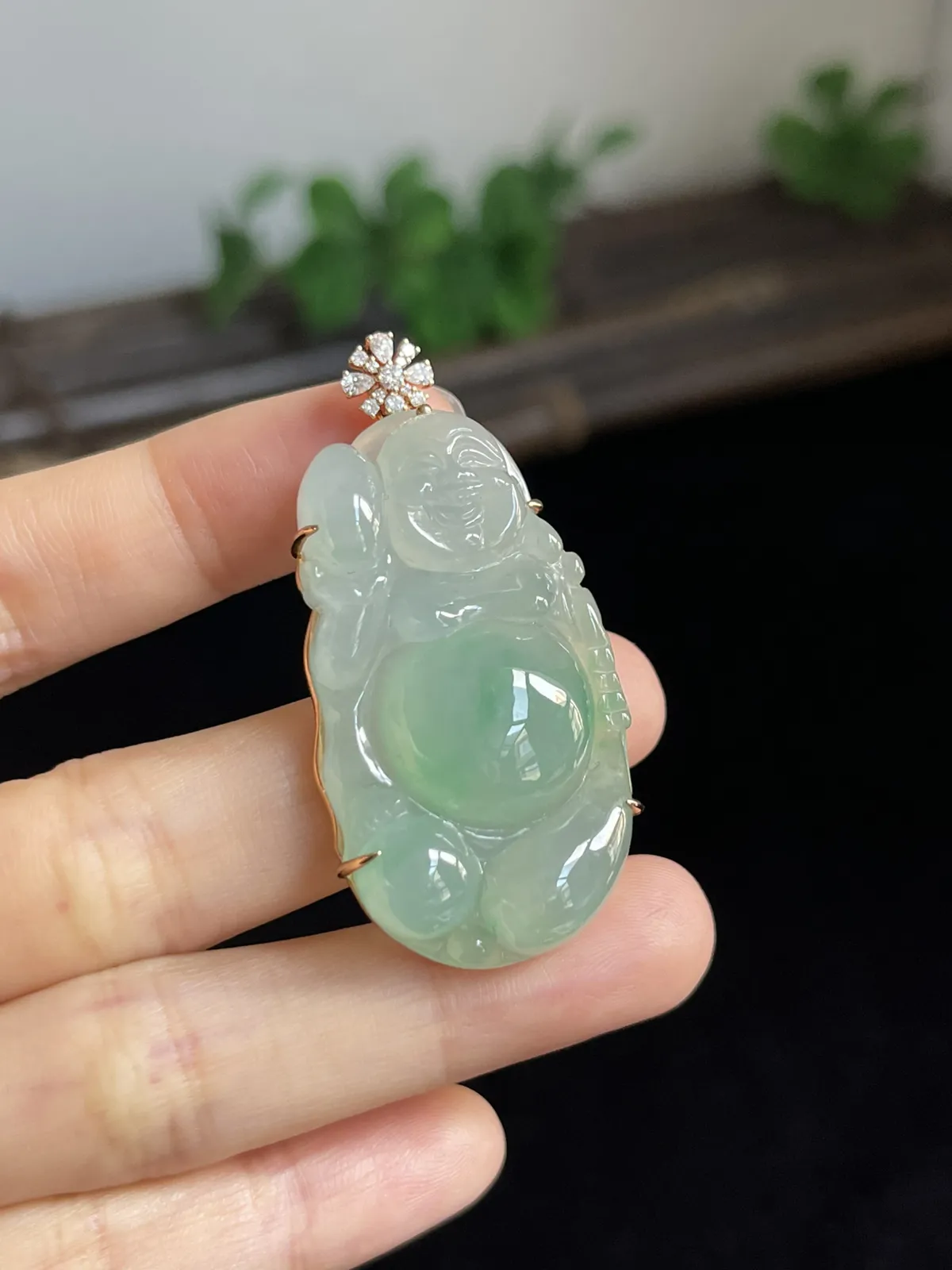 翡翠冰糯种绿色吊坠，印记：Au750,伴钻石