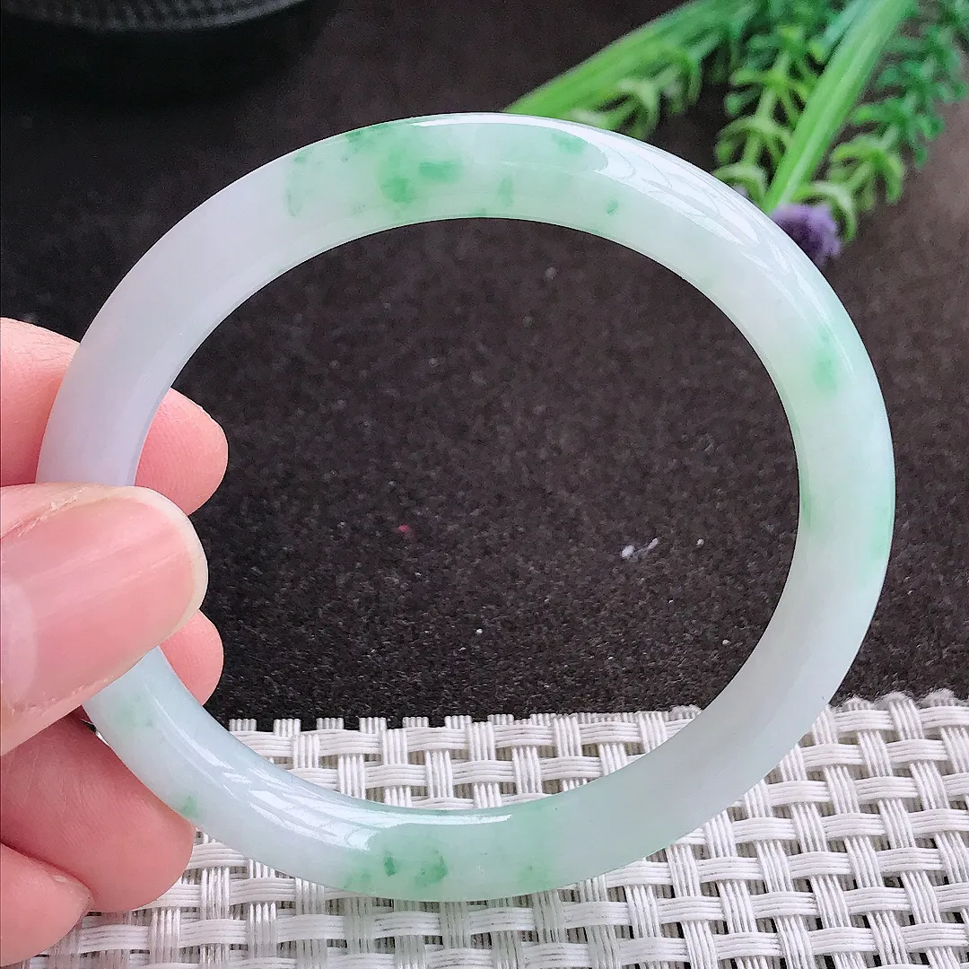 实拍A货翡翠54/7.3/7.6老坑冰润水灵飘绿花圆条手镯宽边玉镯手环