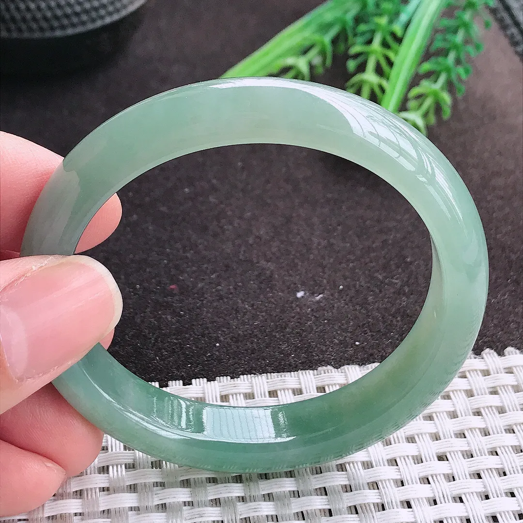 实拍A货翡翠53.5/48/12.1/7.8老坑冰润满油绿贵妃手镯宽边玉镯手环