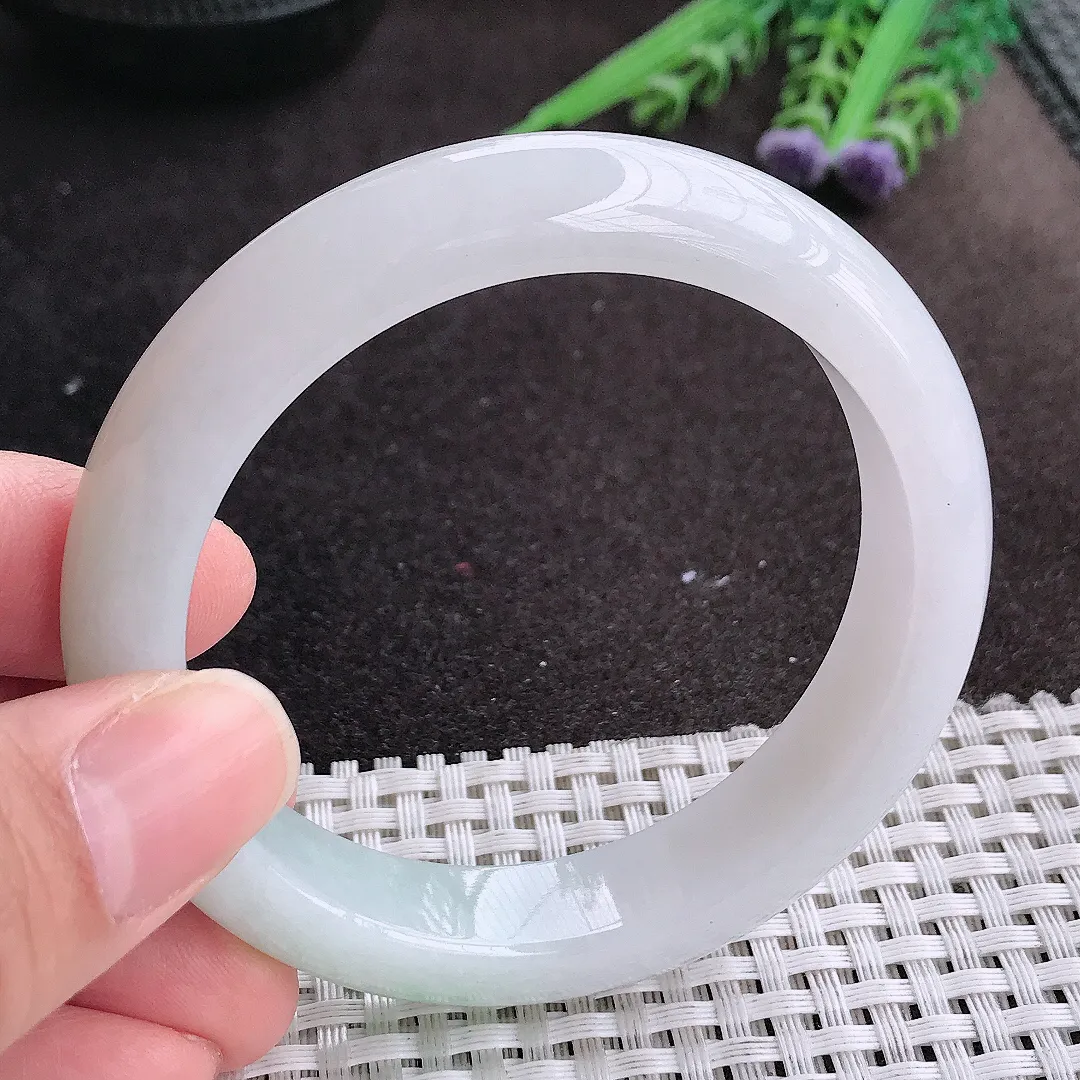 实拍A货翡翠55.5/12.9/8.5老坑秀气冰润浅绿手镯宽边玉镯手环