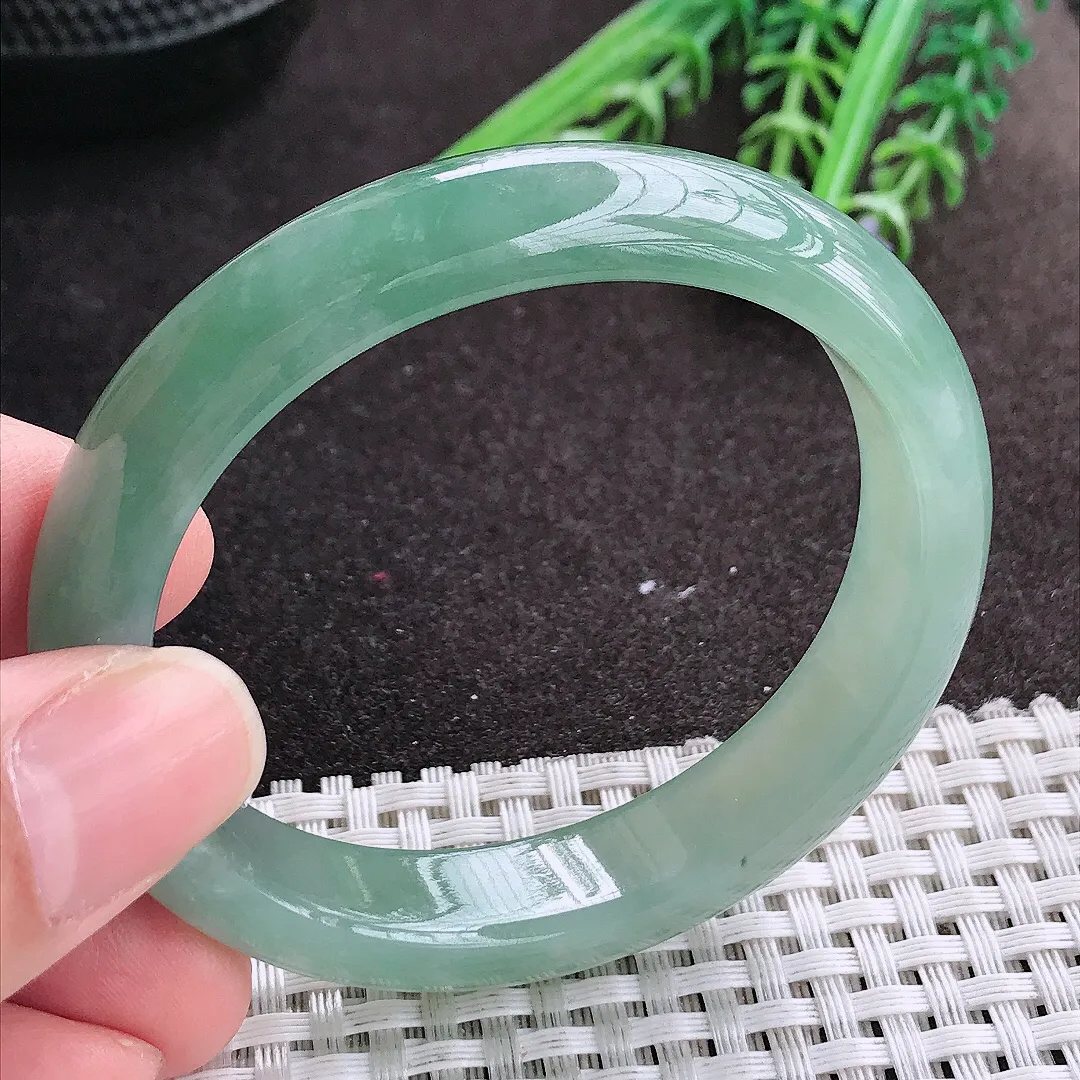 实拍A货翡翠53.5/48/12.1/7.8老坑冰润满油绿贵妃手镯宽边玉镯手环