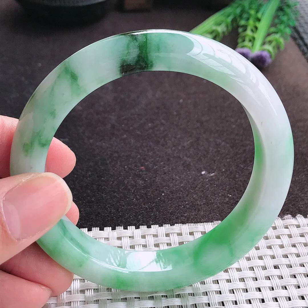 实拍A货翡翠60.5/12.6/9.5老坑精美冰润飘绿手镯大圈口宽边玉镯手环