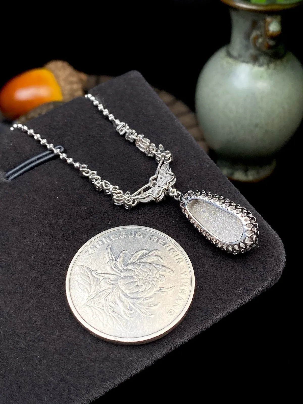 【冰种满绿福豆】质地冰润细腻，种老起光，收藏品质，18K金钻镶嵌，裸石尺寸15.3*7.1*3.3毫米