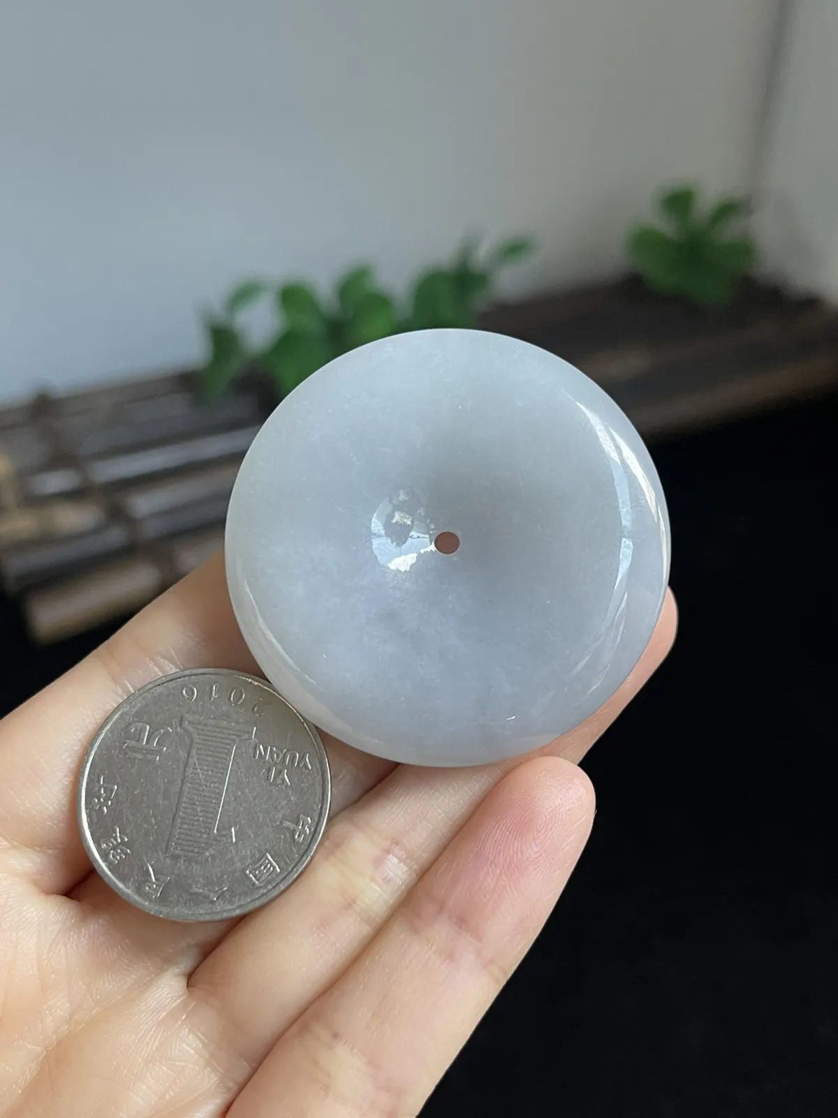 翡翠糯化种白色平安扣