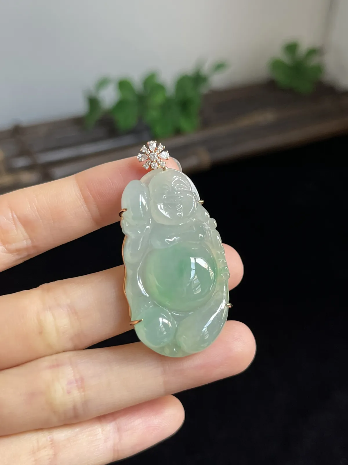 翡翠冰糯种绿色吊坠，印记：Au750,伴钻石