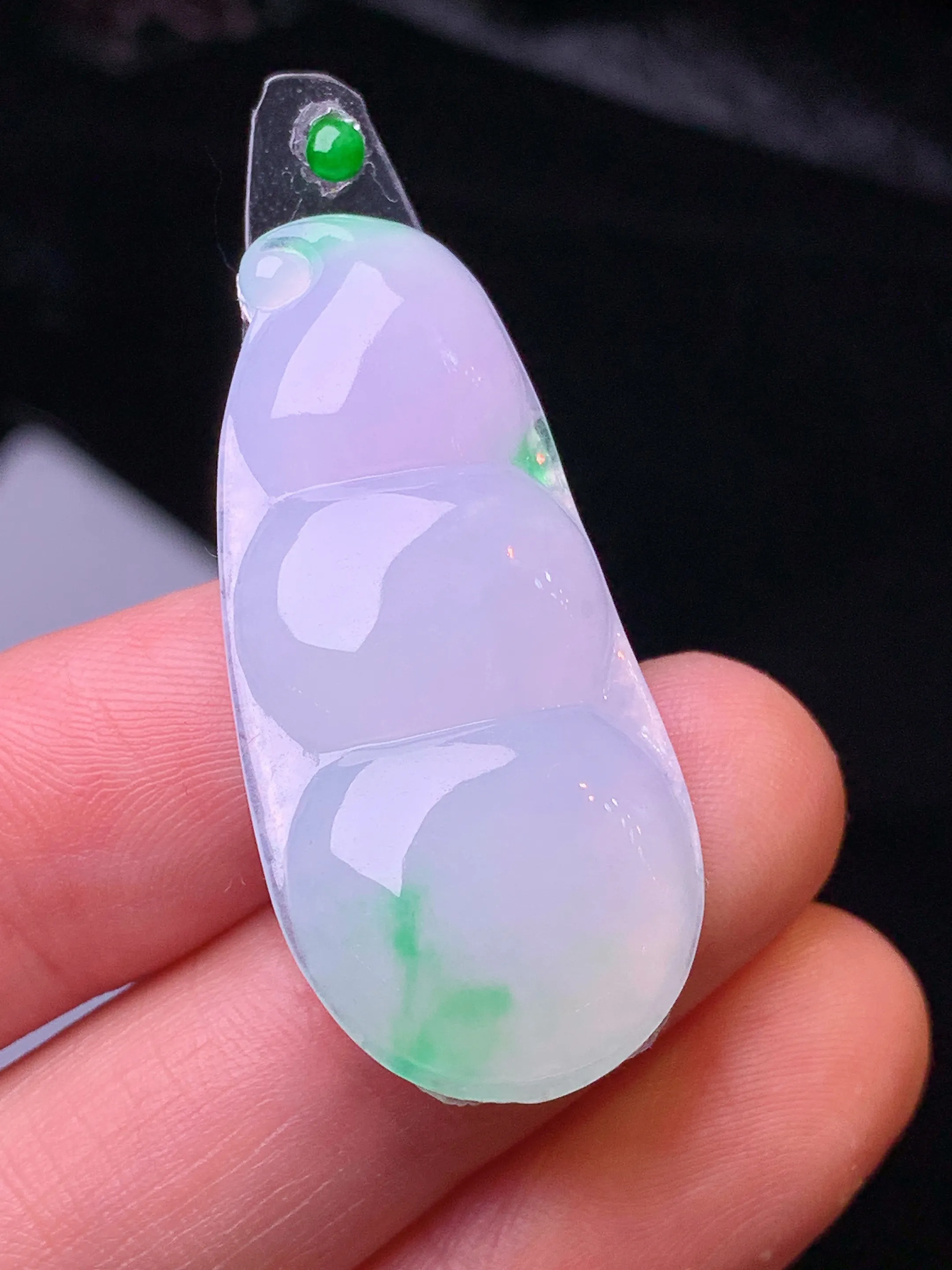 镶嵌款 飘绿四季豆吊坠 玉质细腻 色泽清新艳丽 整体尺寸37.5*17.3*4