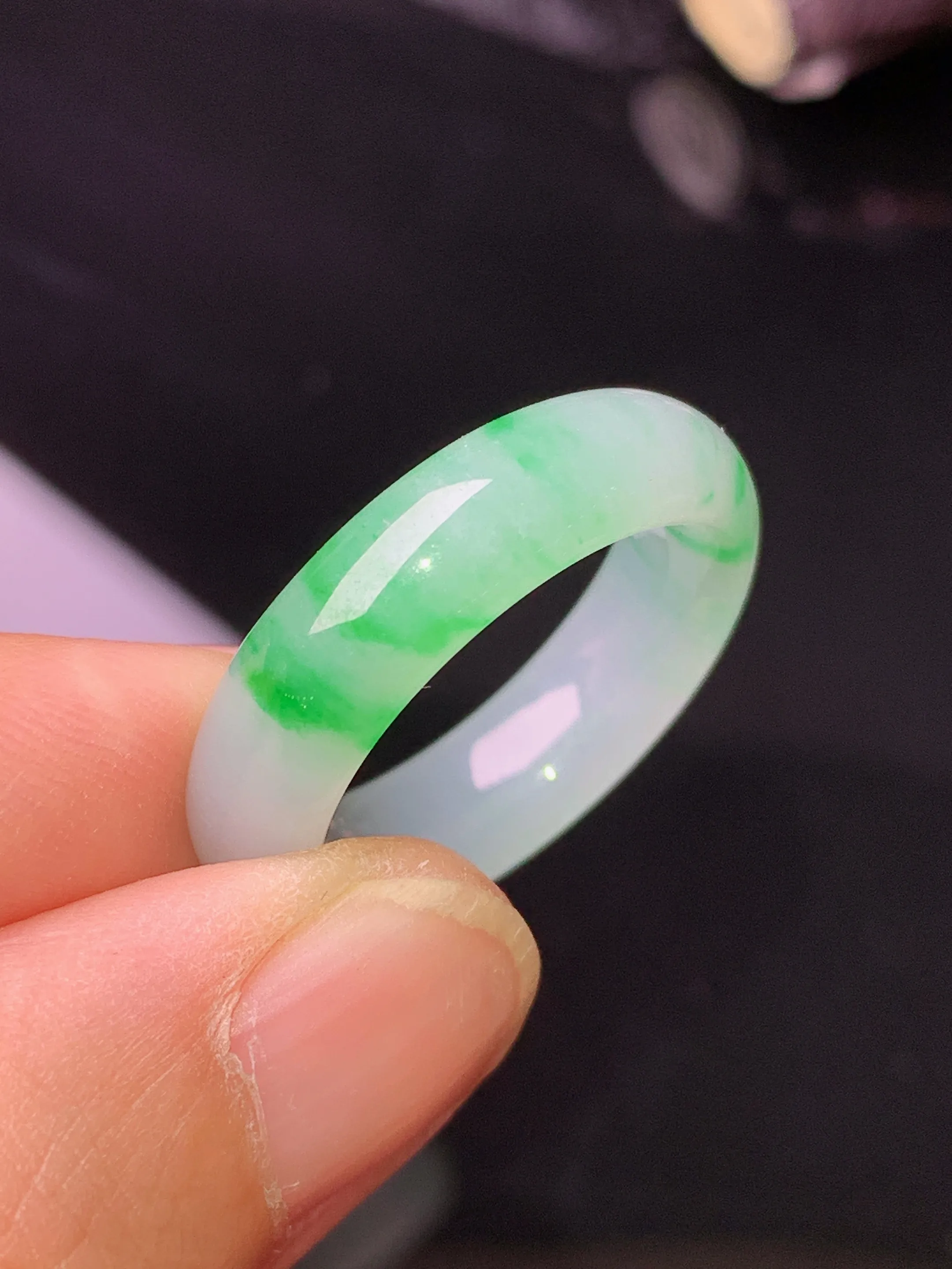 飘绿指环 玉质细腻 色泽清新艳丽 圈口15 整体尺寸24.7*6*3.8