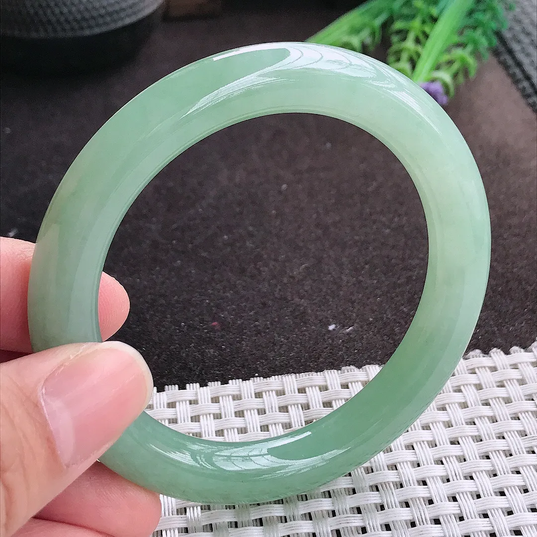 实拍A货翡翠56/10.1/10.2老坑冰胶水灵冰晴满绿圆条手镯玉镯手环