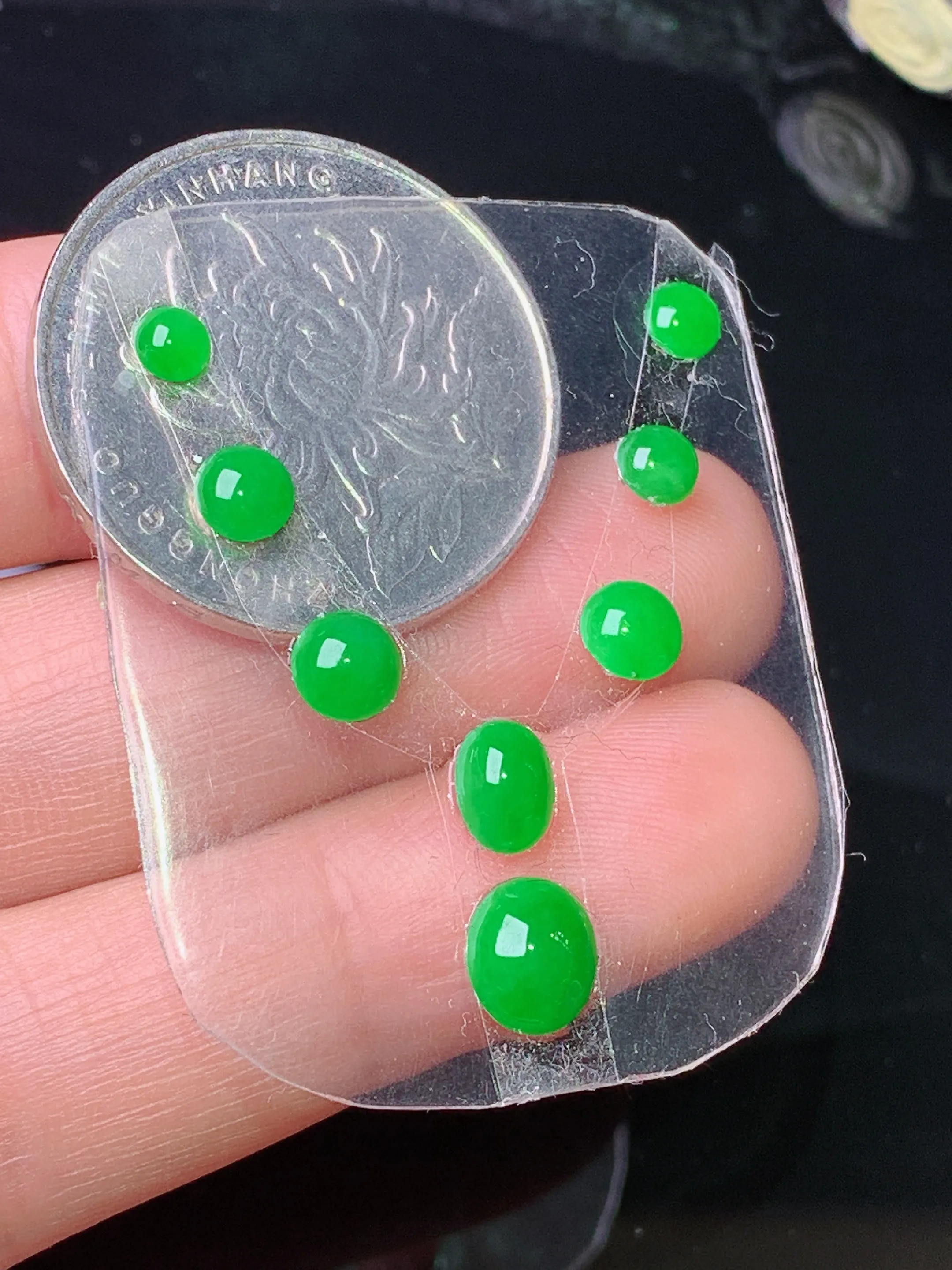 镶嵌款 满绿蛋面 玉质细腻 色泽清新艳丽 整体尺寸6.5*5.7*3