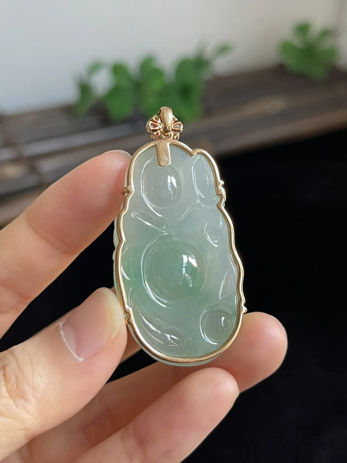 翡翠冰糯种绿色吊坠，印记：Au750,伴钻石