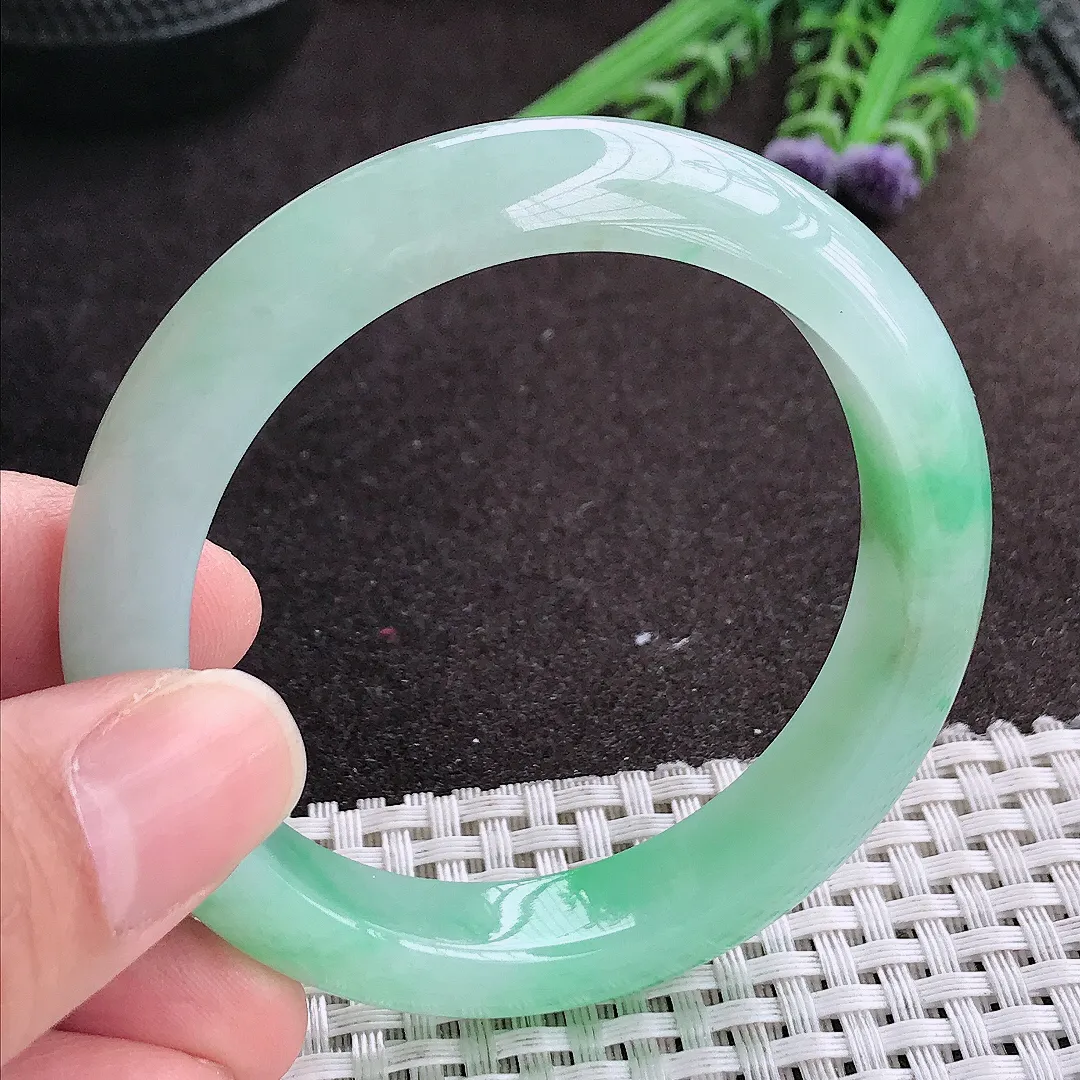 实拍A货翡翠53/11.5/8.2老坑冰胶水灵飘阳绿手镯宽边玉镯手环