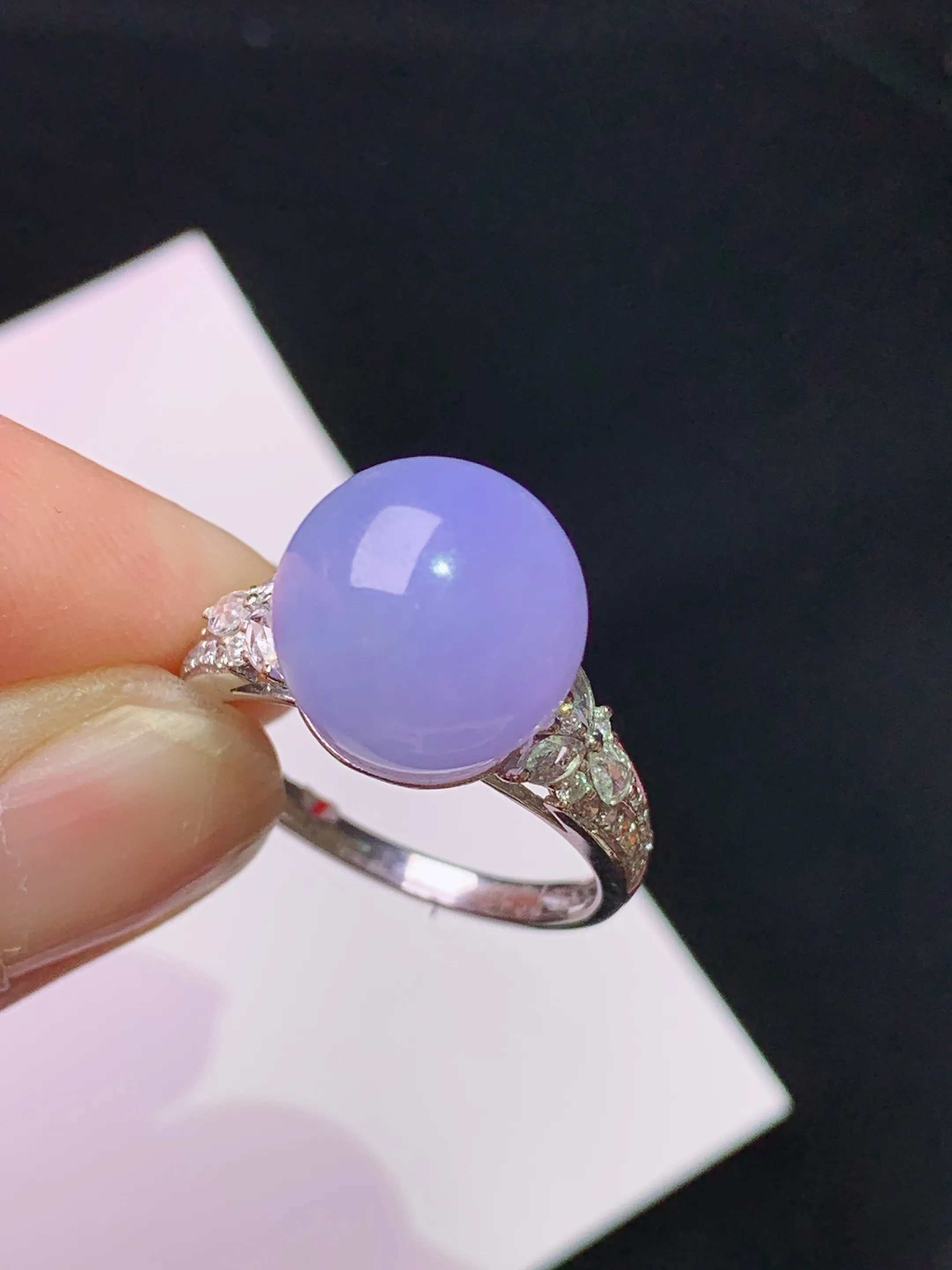 18k金钻镶嵌紫罗兰圆珠戒指 玉质细腻 色泽清新艳丽 圈口13.5 整体尺寸11