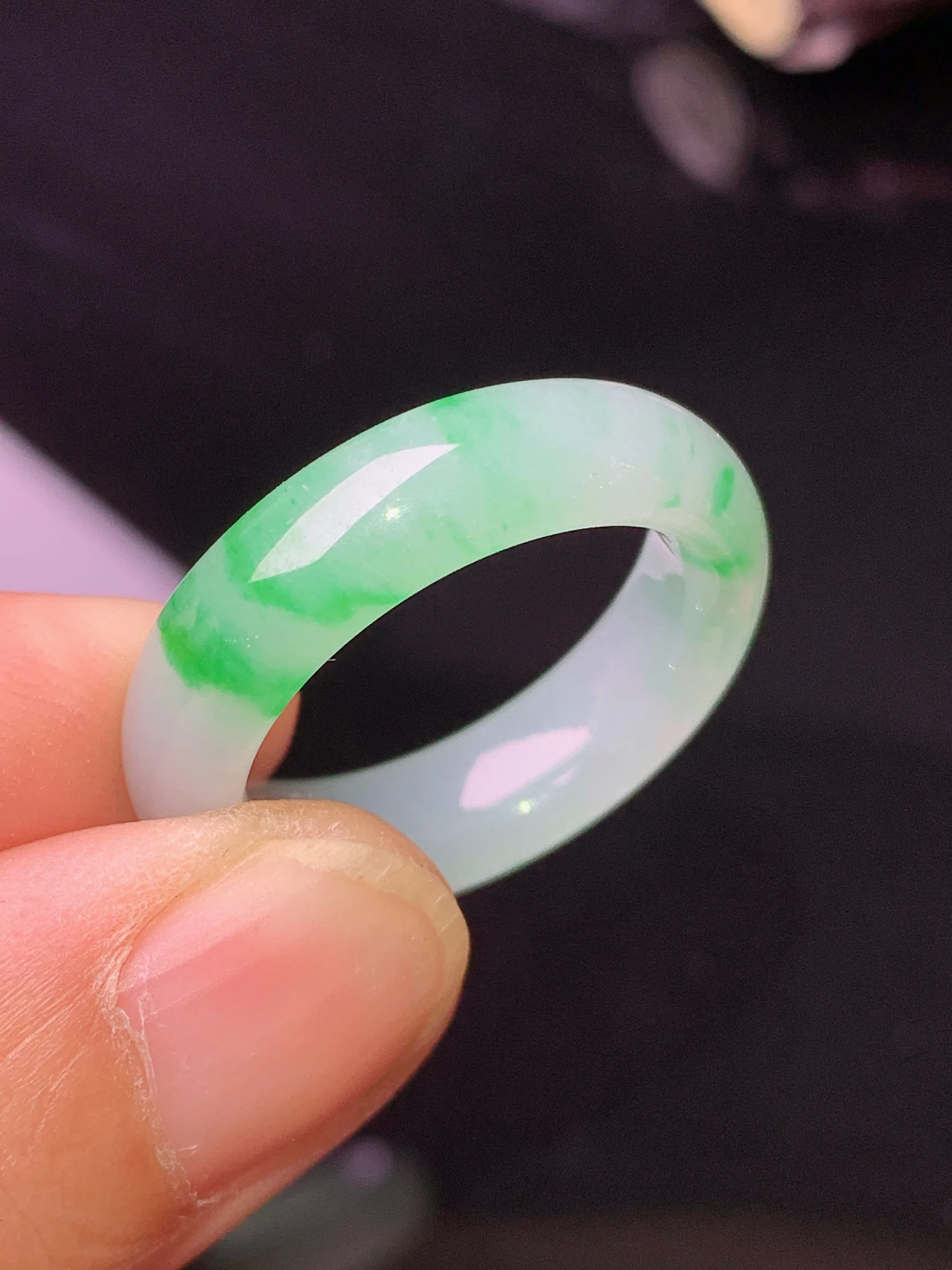 飘绿指环 玉质细腻 色泽清新艳丽 圈口15 整体尺寸24.7*6*3.8