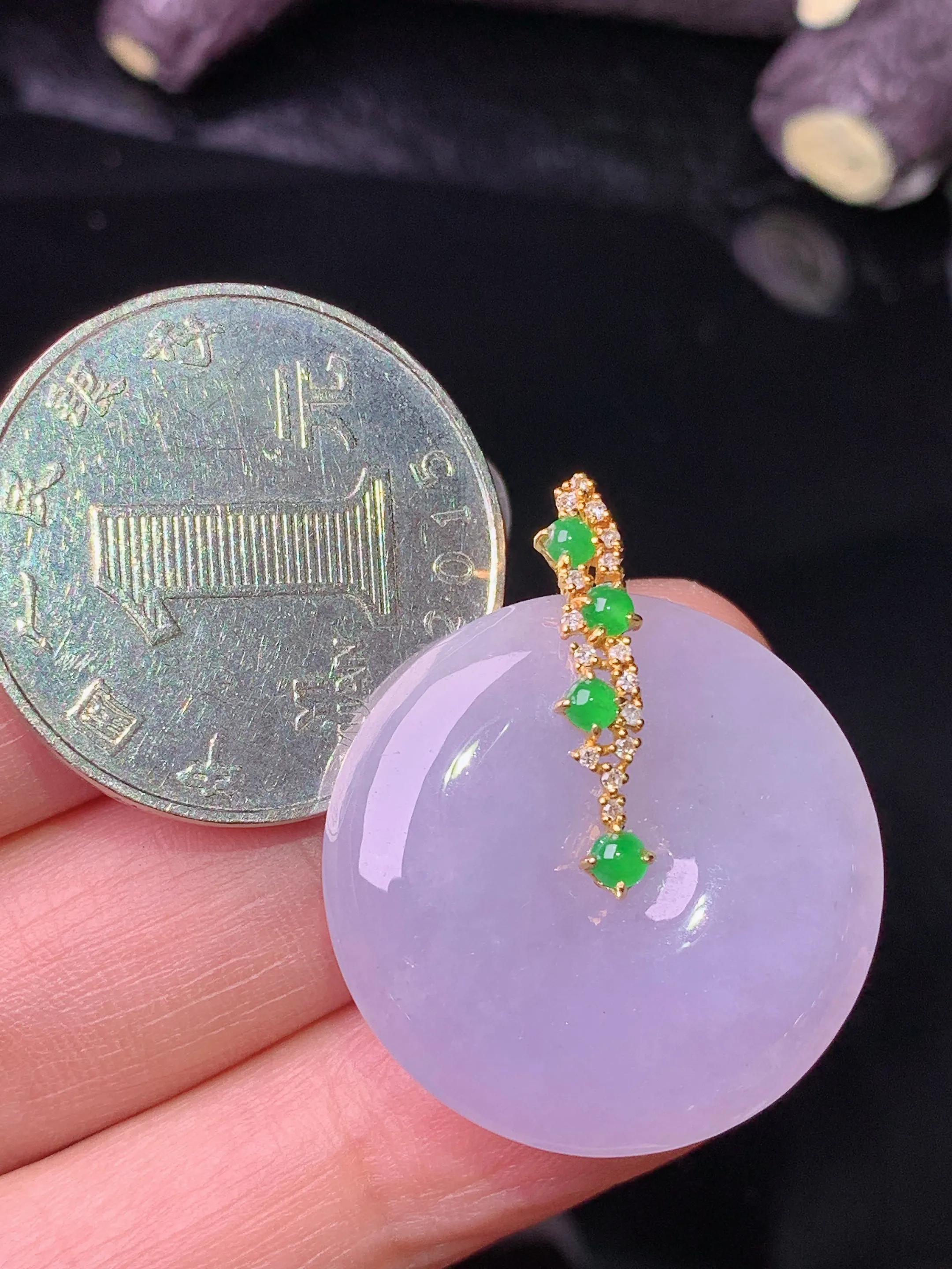 18k金钻镶嵌紫罗兰平安扣吊坠 玉质细腻 色泽清新艳丽 整体尺寸30.2*25*5.5