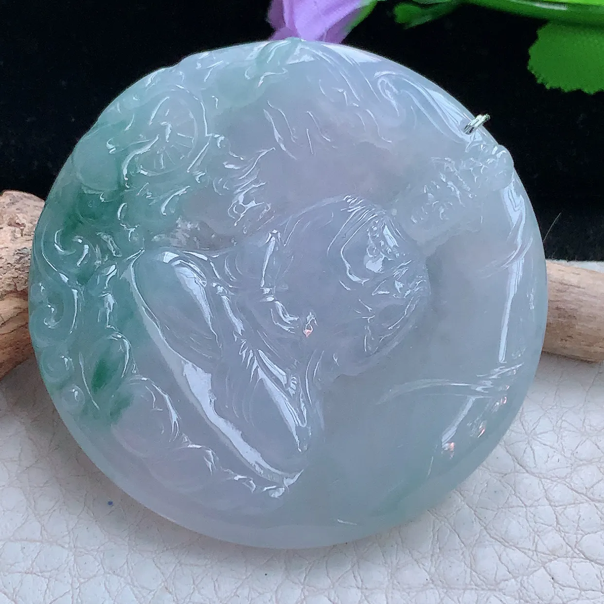 xqa实拍51.2*6缅甸翡翠冰透飘花观音玉坠