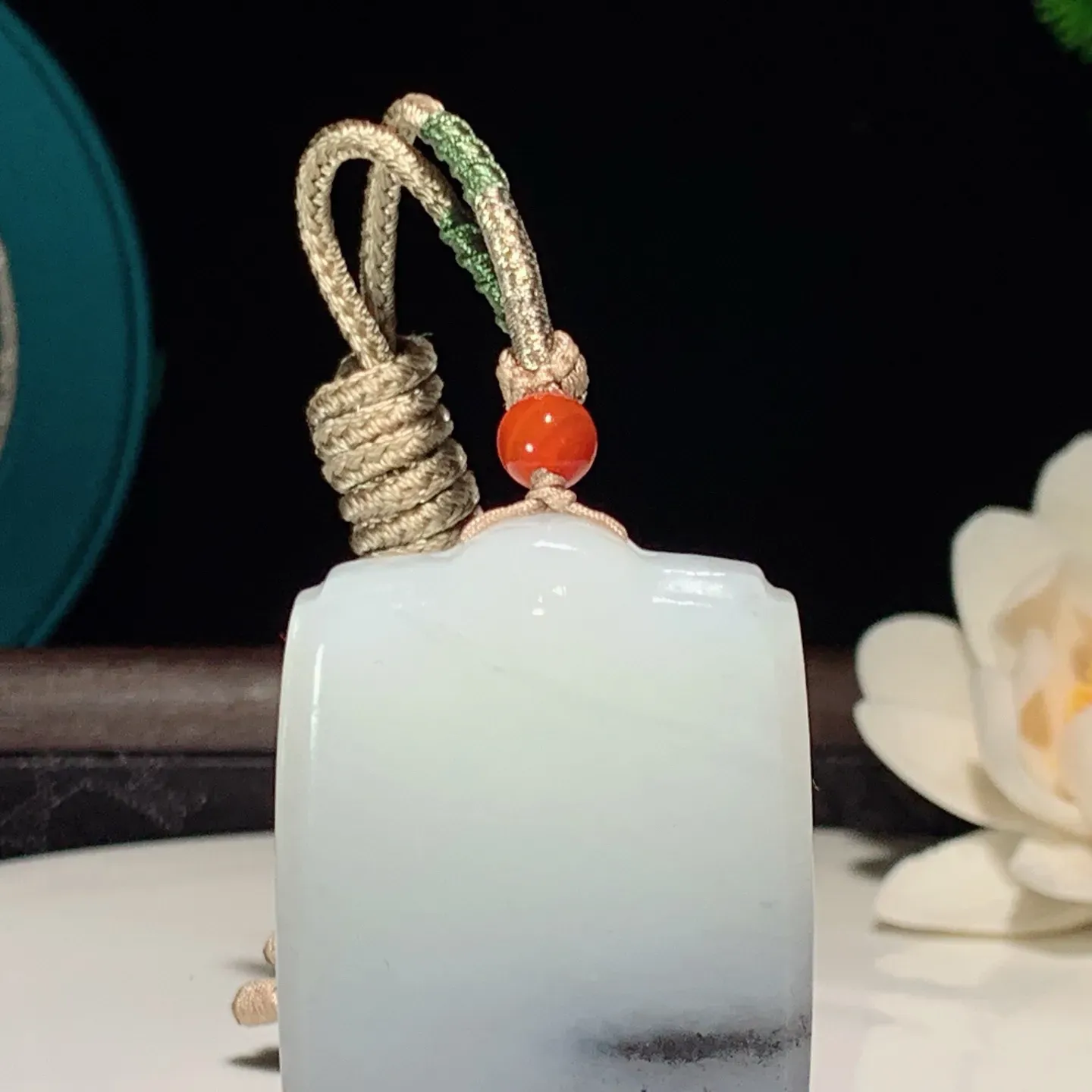 新疆和田玉籽料青花平安无事牌挂件尺寸51/34/11重46.8克 玉质细腻油润。手推出油。佩戴高端典雅。lt251226