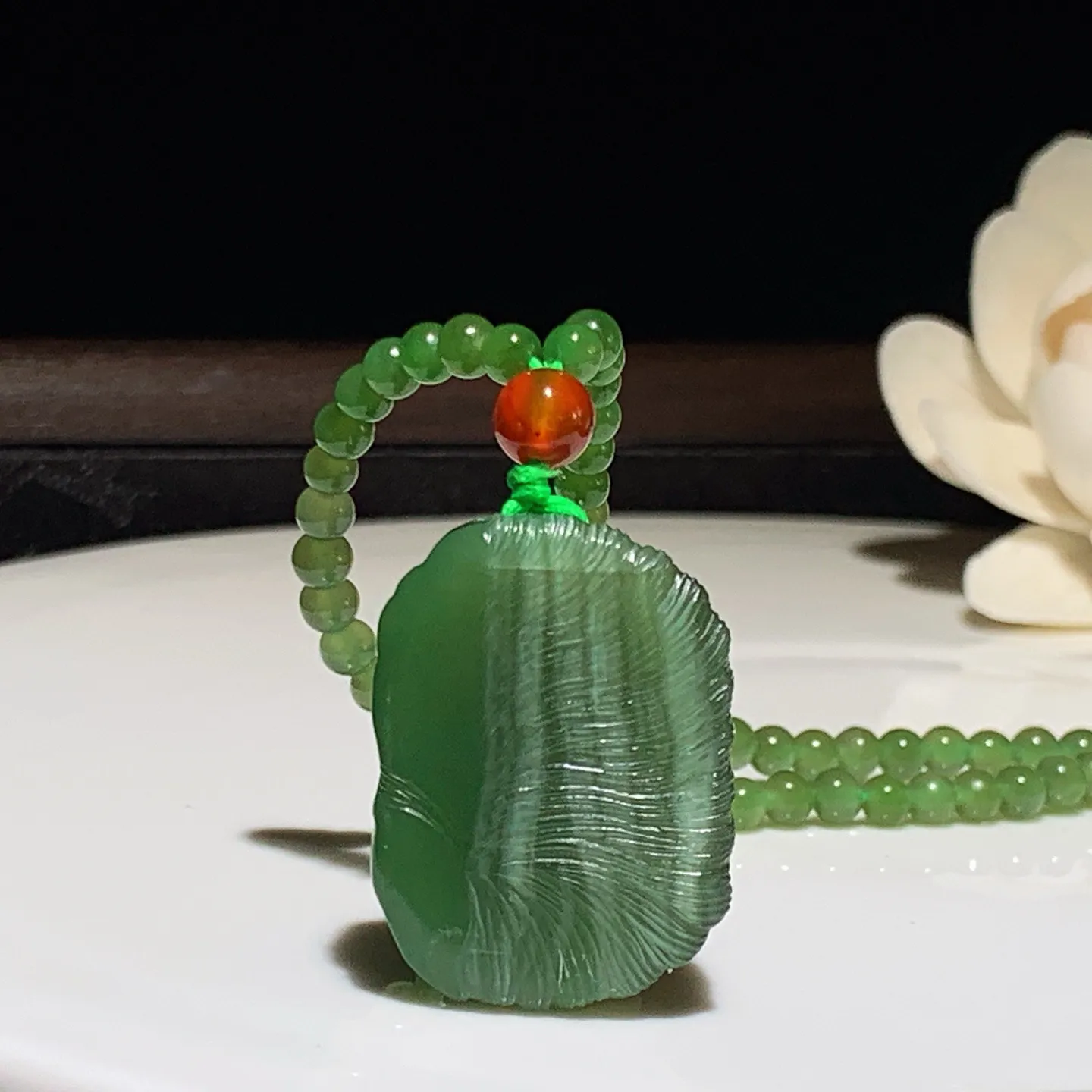 和田玉菠菜绿猫眼俄罗斯碧玉佛魔一念间挂件。尺寸30/22/12重31克 玉质细腻油润。手推出油。佩戴高端典雅。lt251226