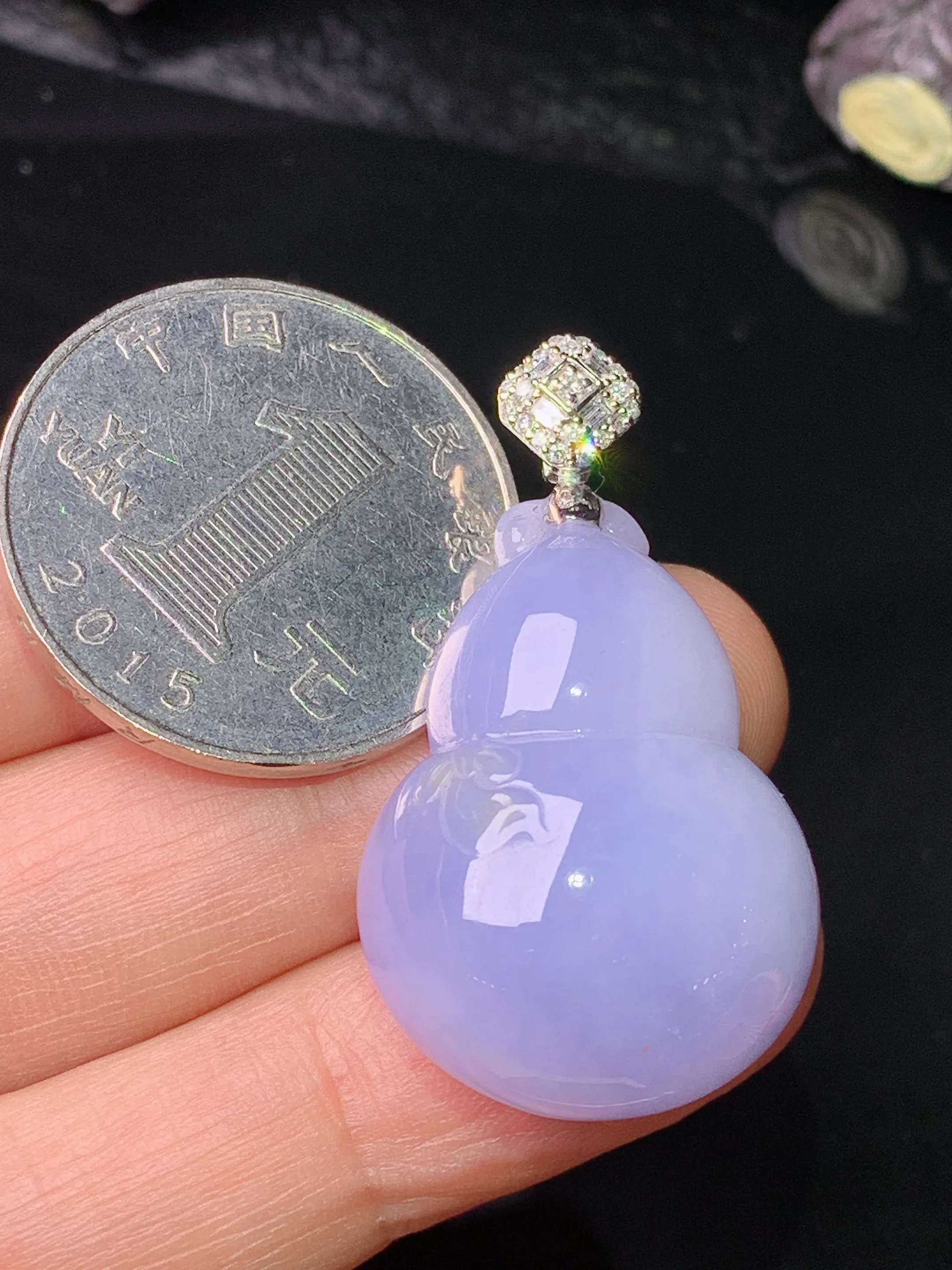 18k金钻镶嵌紫罗兰葫芦吊坠 玉质细腻 色泽清新艳丽 整体尺寸36.5*20.5*9.7