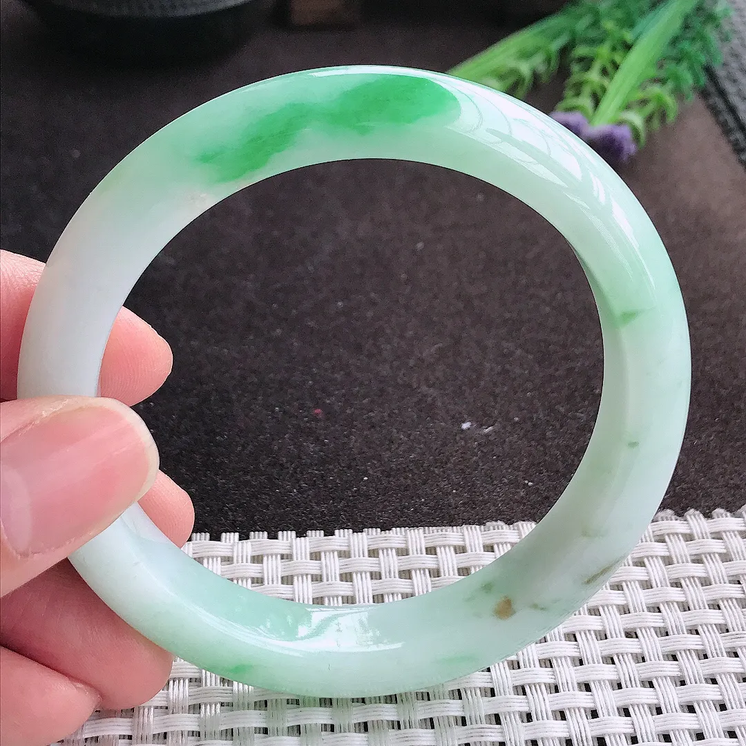 实拍A货翡翠60.5/12.2/9老坑精美温润飘阳绿手镯宽边玉镯手环