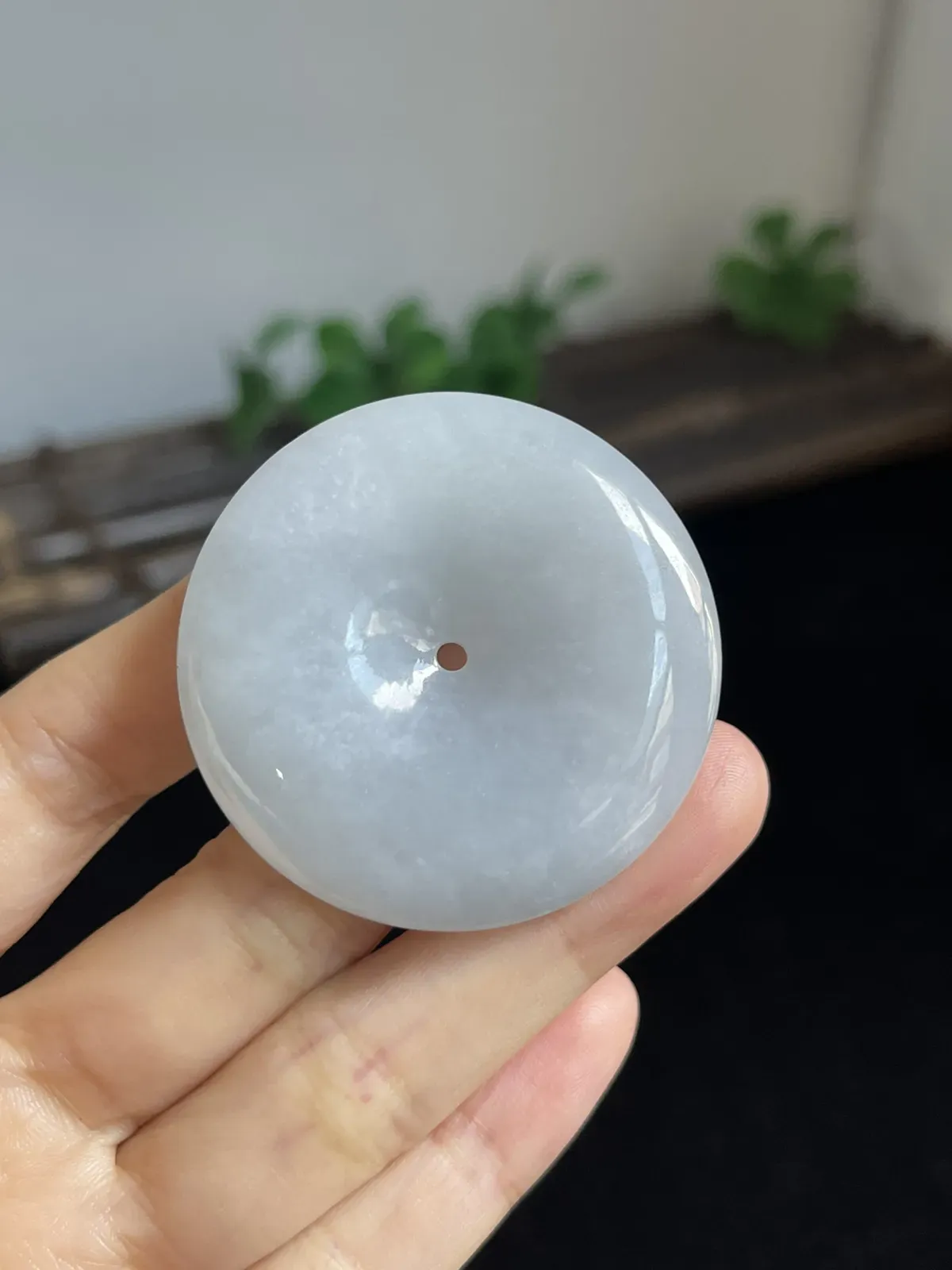 翡翠糯化种白色平安扣