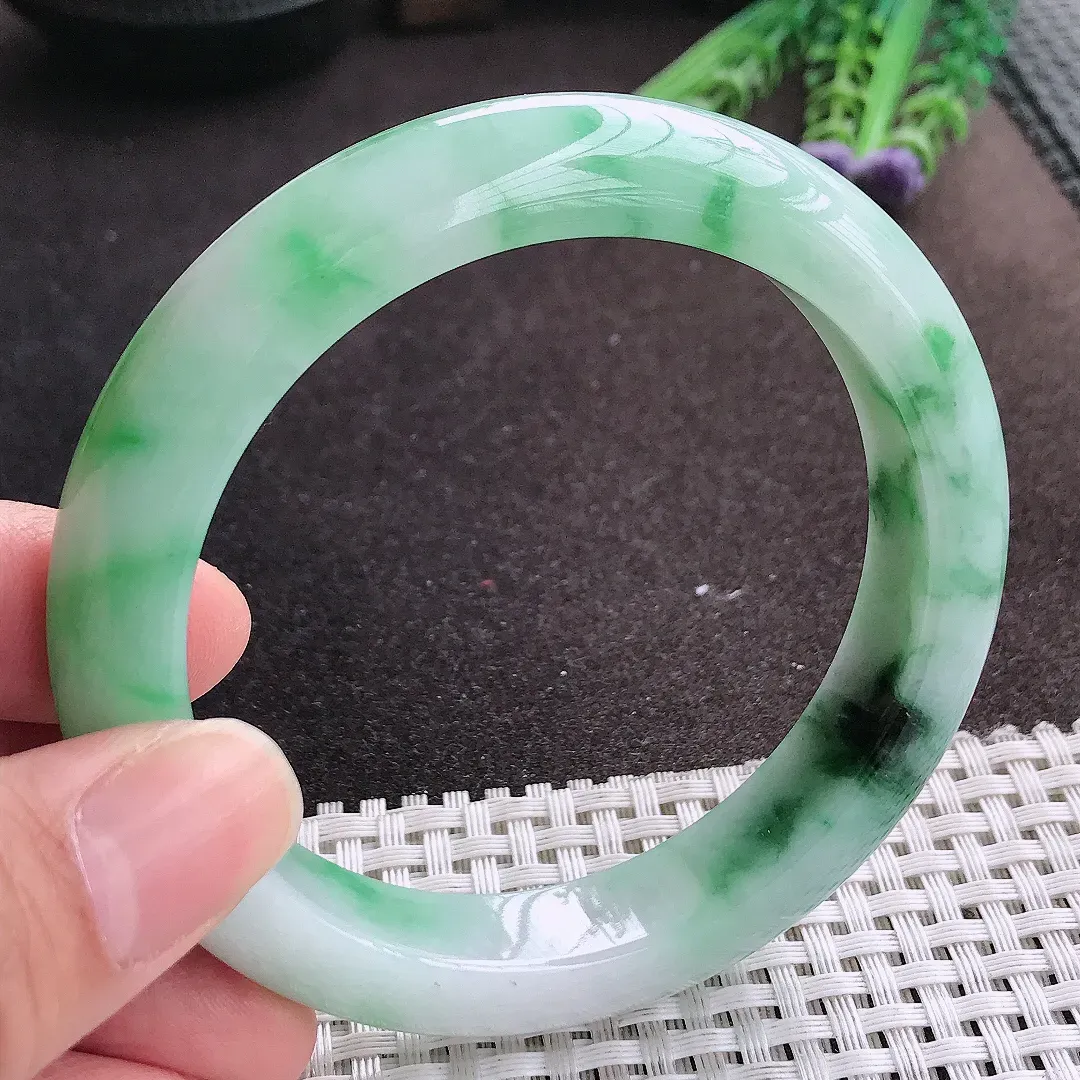 实拍A货翡翠60.5/12.6/9.5老坑精美冰润飘绿手镯大圈口宽边玉镯手环