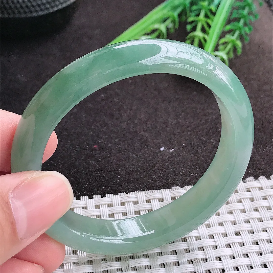 实拍A货翡翠53.5/48/12.1/7.8老坑冰润满油绿贵妃手镯宽边玉镯手环