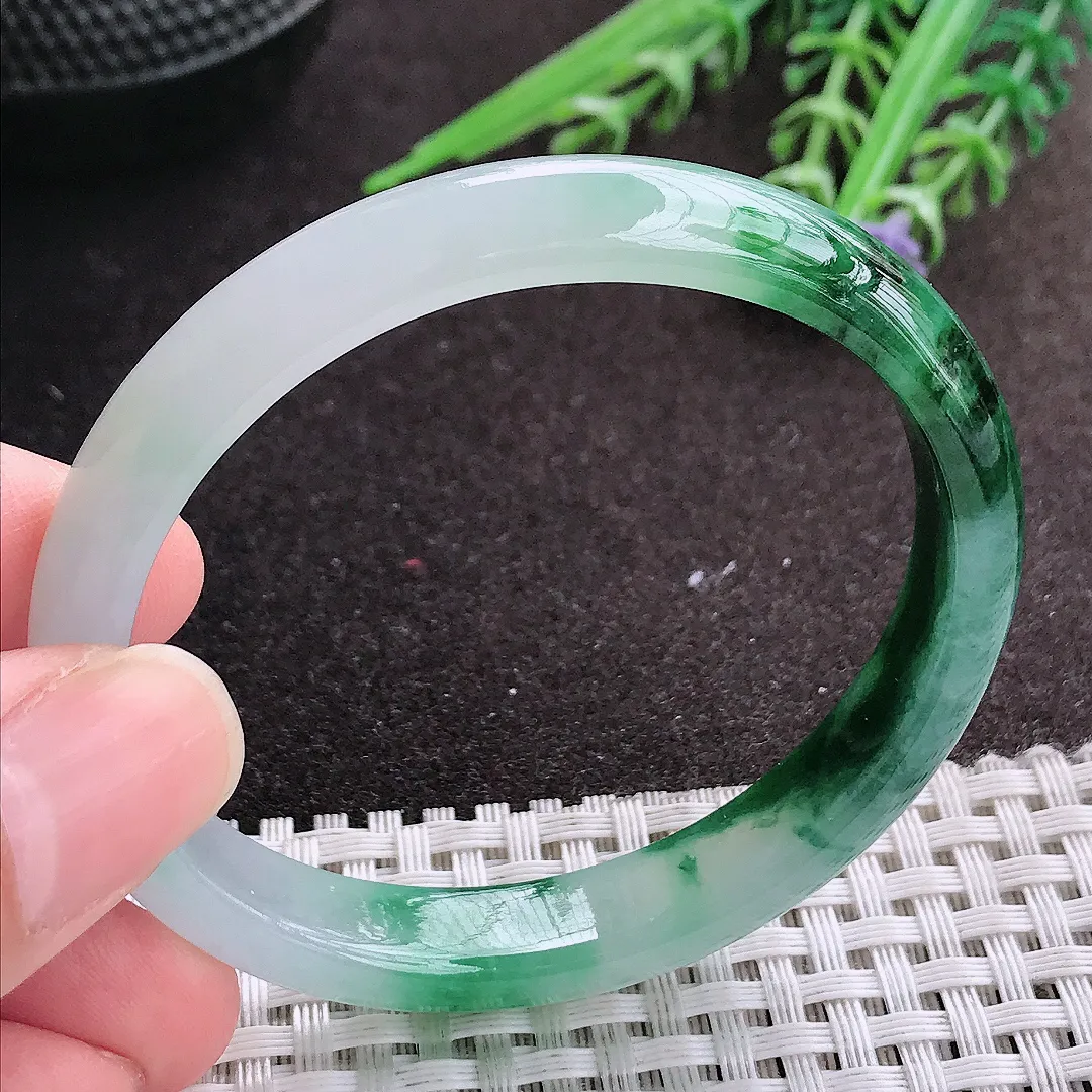 实拍A货翡翠53.5/48.5/9.8/6.3老坑冰胶水灵飘花贵妃手镯宽边玉镯手环