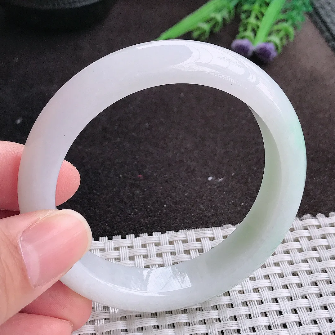 实拍A货翡翠55.5/12.9/8.5老坑秀气冰润浅绿手镯宽边玉镯手环