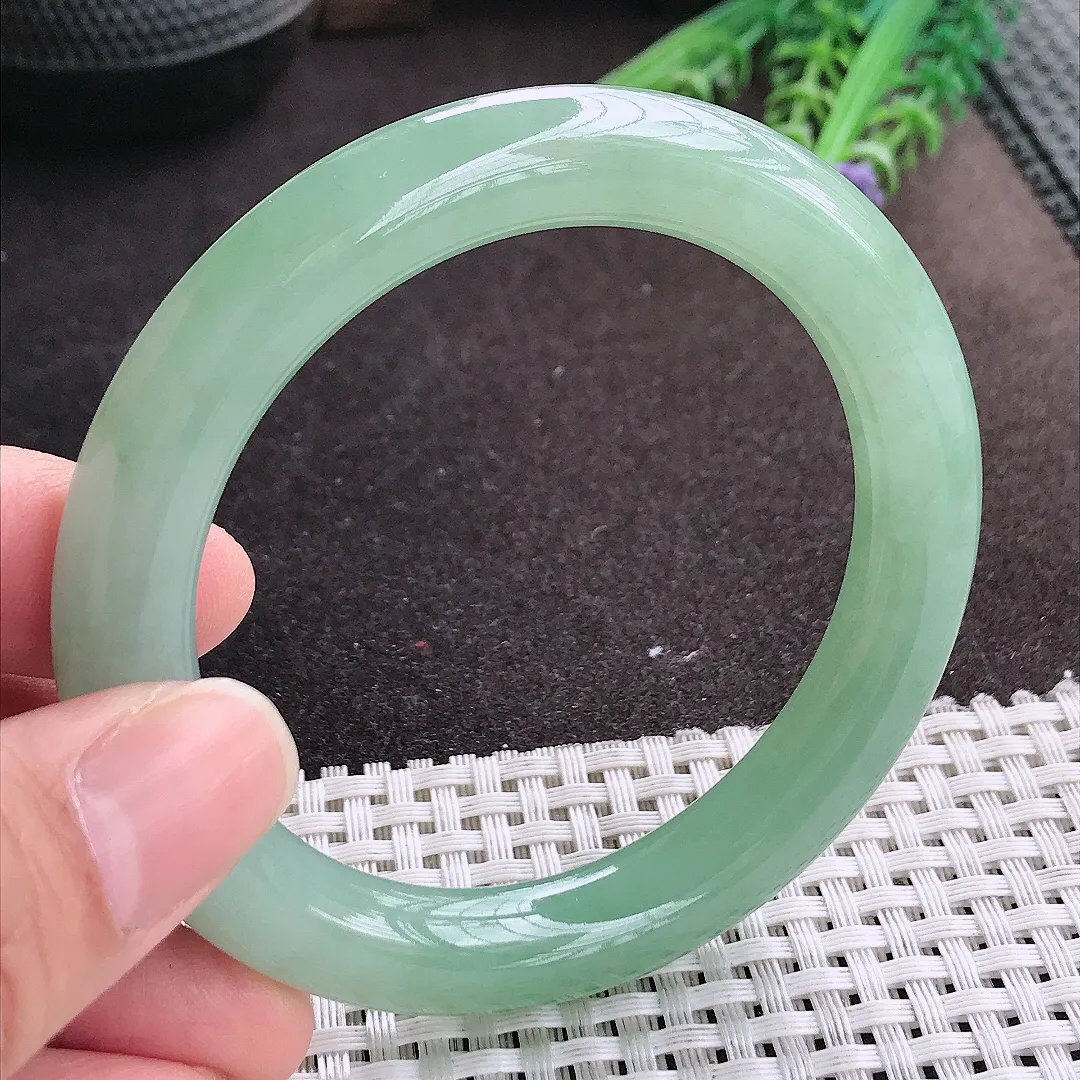 实拍A货翡翠56/10.1/10.2老坑冰胶水灵冰晴满绿圆条手镯玉镯手环