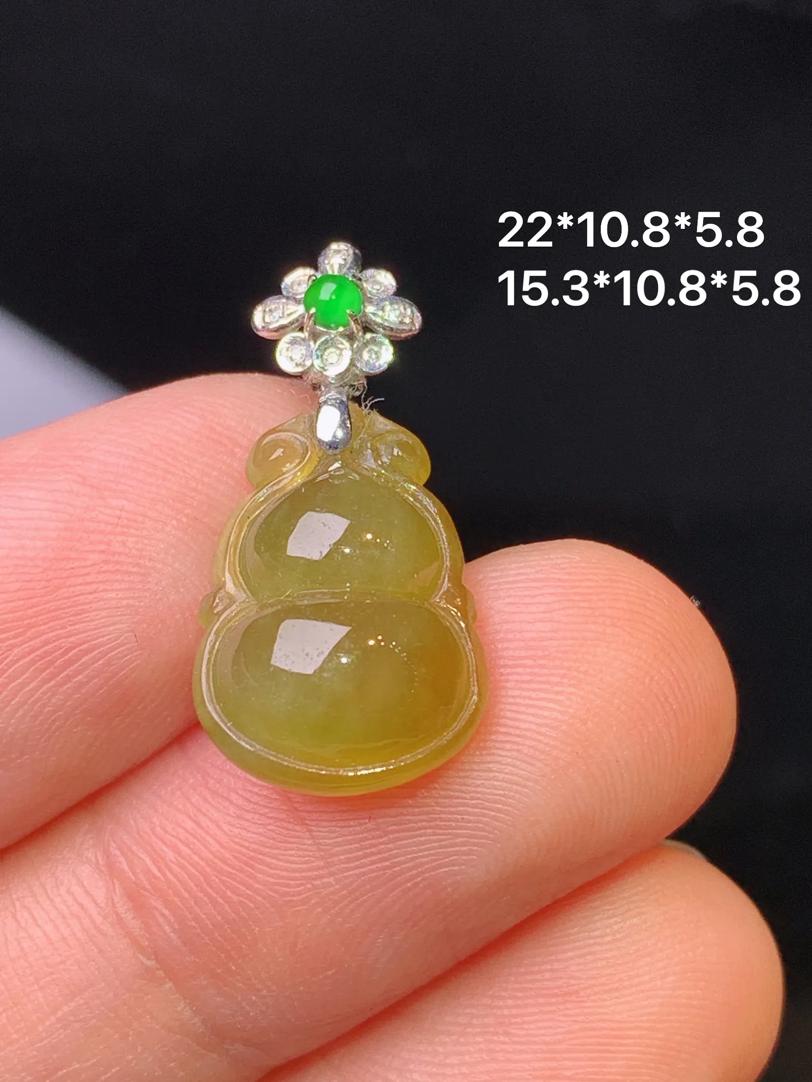 18k金钻镶嵌黄翡葫芦吊坠 玉质细腻 色泽清新艳丽 整体尺寸22*10.8*5.8