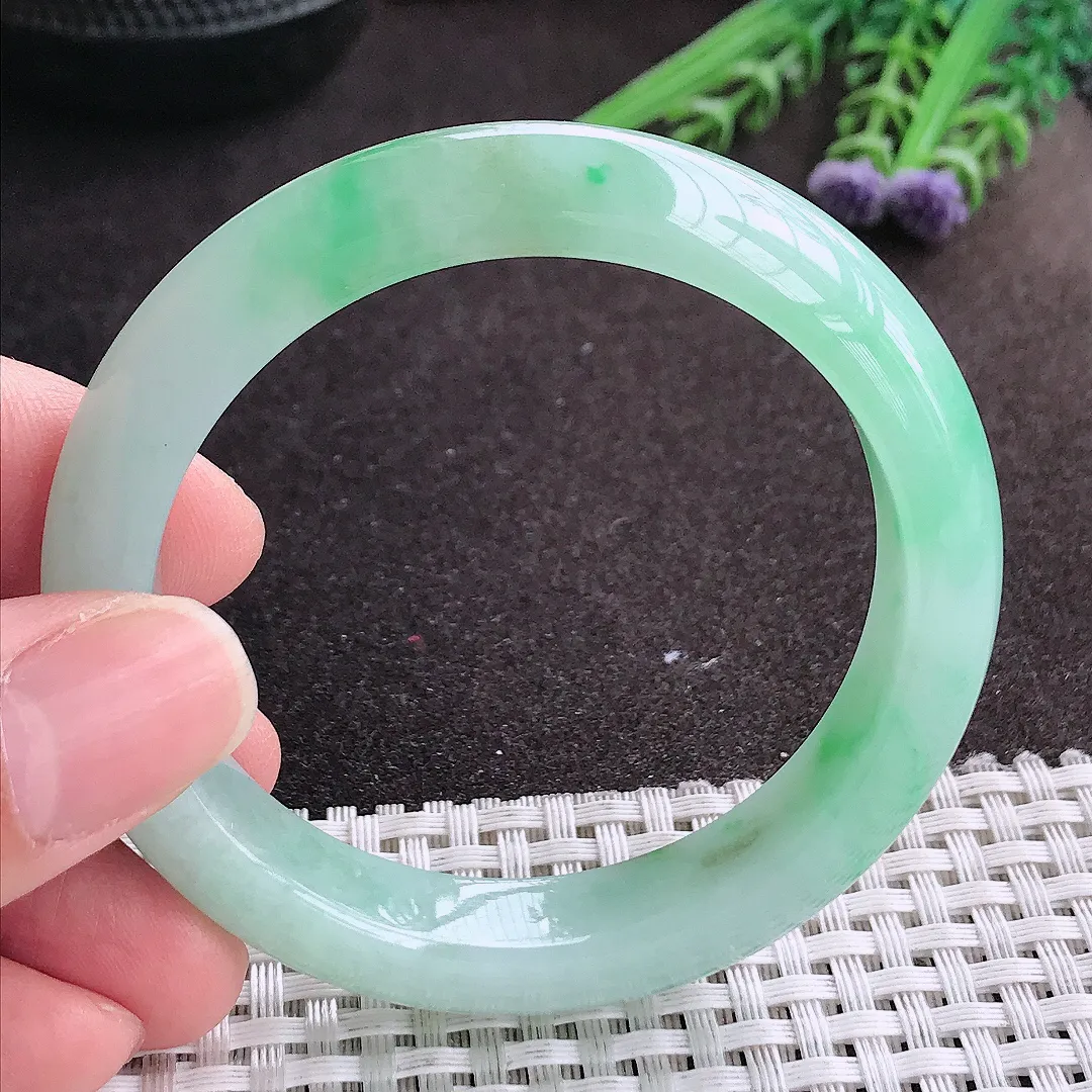 实拍A货翡翠53/11.5/8.2老坑冰胶水灵飘阳绿手镯宽边玉镯手环