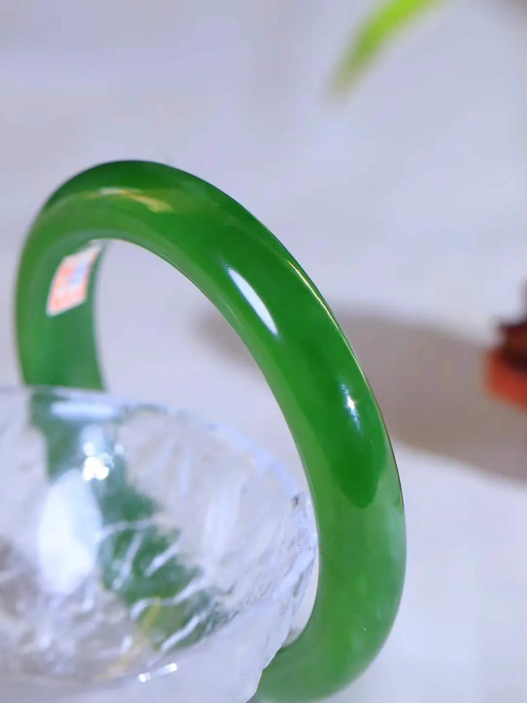 【碧波流转·手镯】

精品和田玉碧玉手镯，玉质细腻温润，手感舒适，️线条流畅，简约大气，美自天成，佩戴于腕间，婉约之美，举手投足间透出那份低调奢华，醉人心扉。
重51克 内径圈口56mm尺寸11-9mm  FDA-131201608