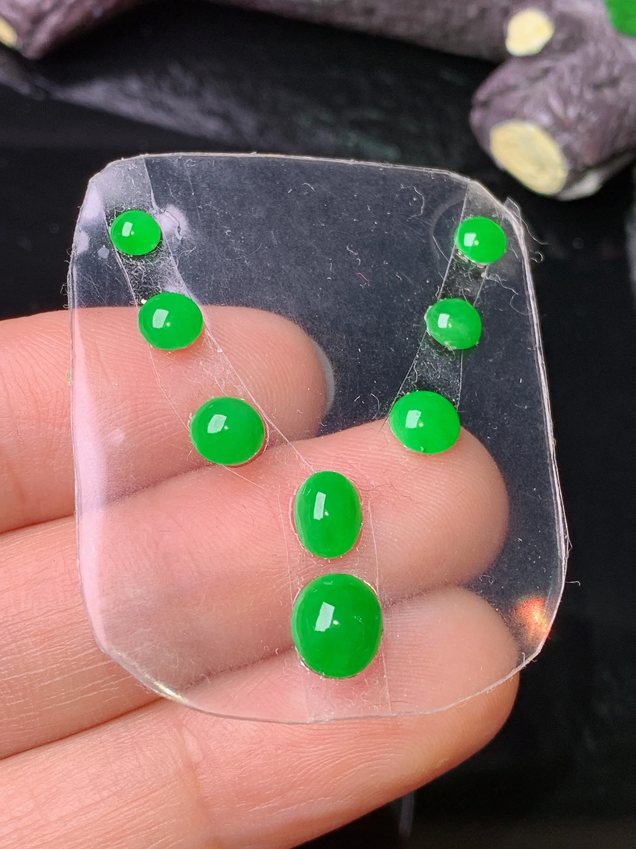 镶嵌款 满绿蛋面 玉质细腻 色泽清新艳丽 整体尺寸6.5*5.7*3