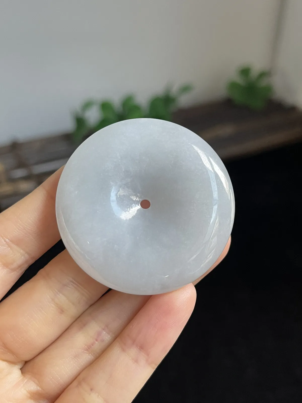 翡翠糯化种白色平安扣