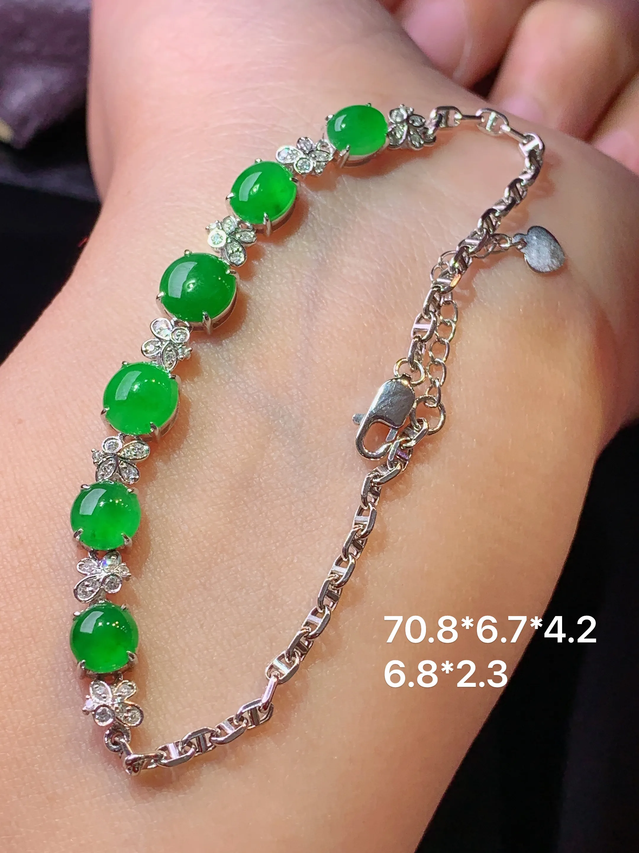 18k金钻镶嵌满绿蛋面手链 玉质细腻 色泽清新艳丽 整体尺寸70.8*6.7*4.2