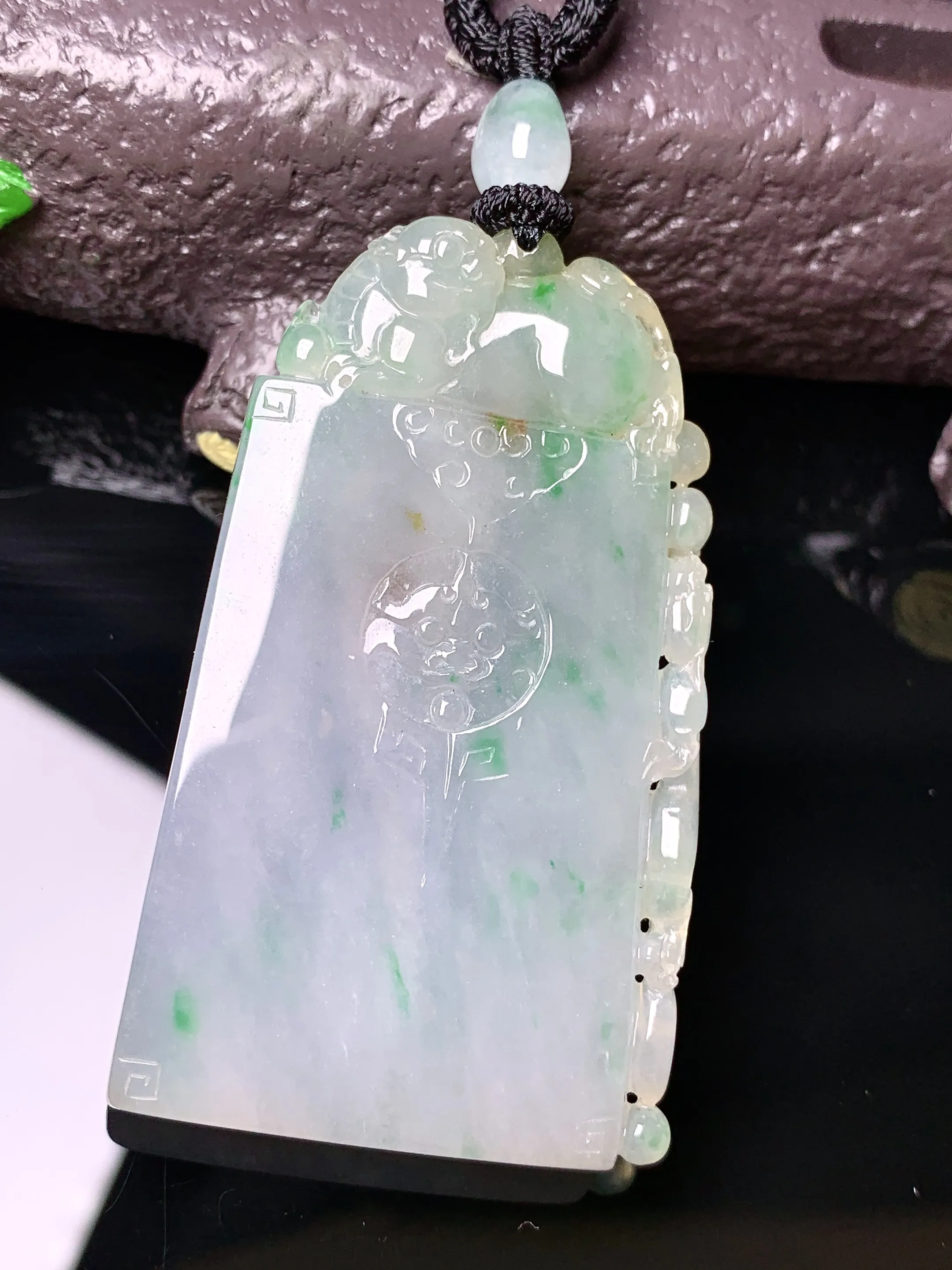 飘绿貔貅无事牌吊坠 玉质细腻 色泽清新艳丽 整体尺寸54*31.2*5.6