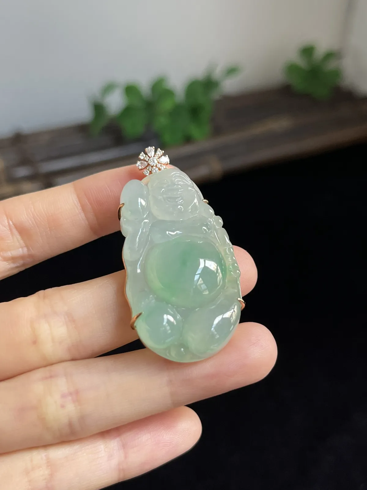 翡翠冰糯种绿色吊坠，印记：Au750,伴钻石