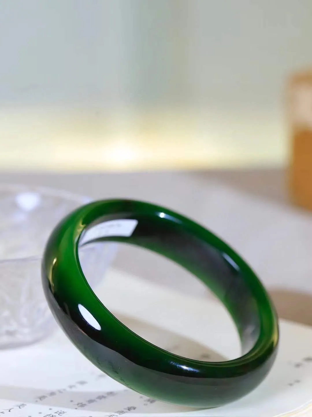 【温润如心.镯】

收藏级臻品️和田玉碧玉手镯，精选上等碧玉料，色泽清透，质地细腻。佩戴它，感受千年玉文化的温润与优雅，愿它为您带来平安与幸福。重74.08克  尺寸59.5-16-8.5mm  101202611A